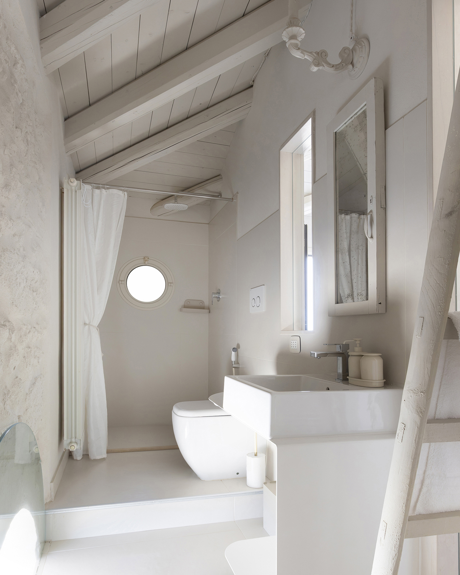 la-corte-del-vespro_villa_sicily-italy_interior-bathroom-design.jpg