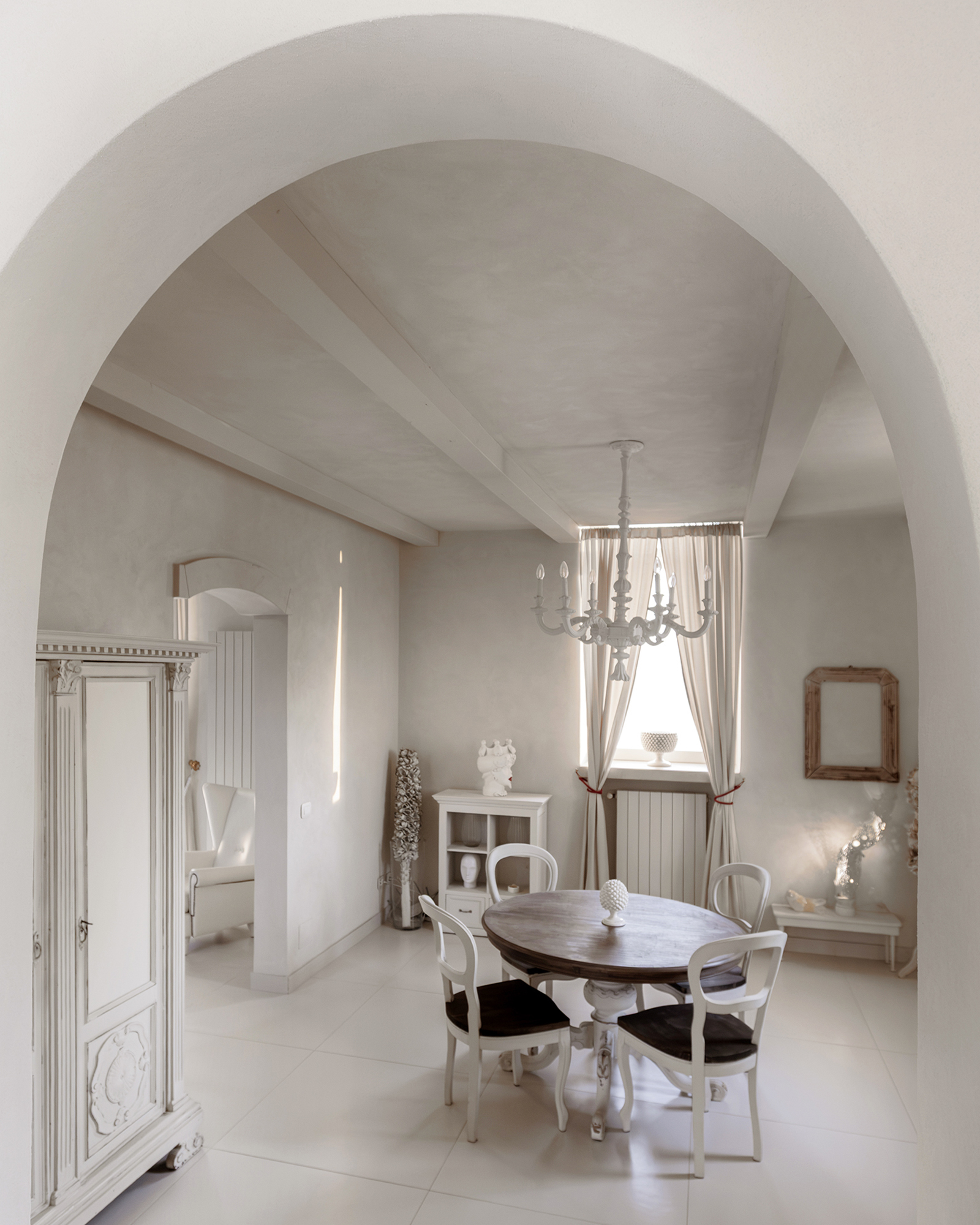 la-corte-del-vespro_villa_sicily-italy_interior-table.jpg