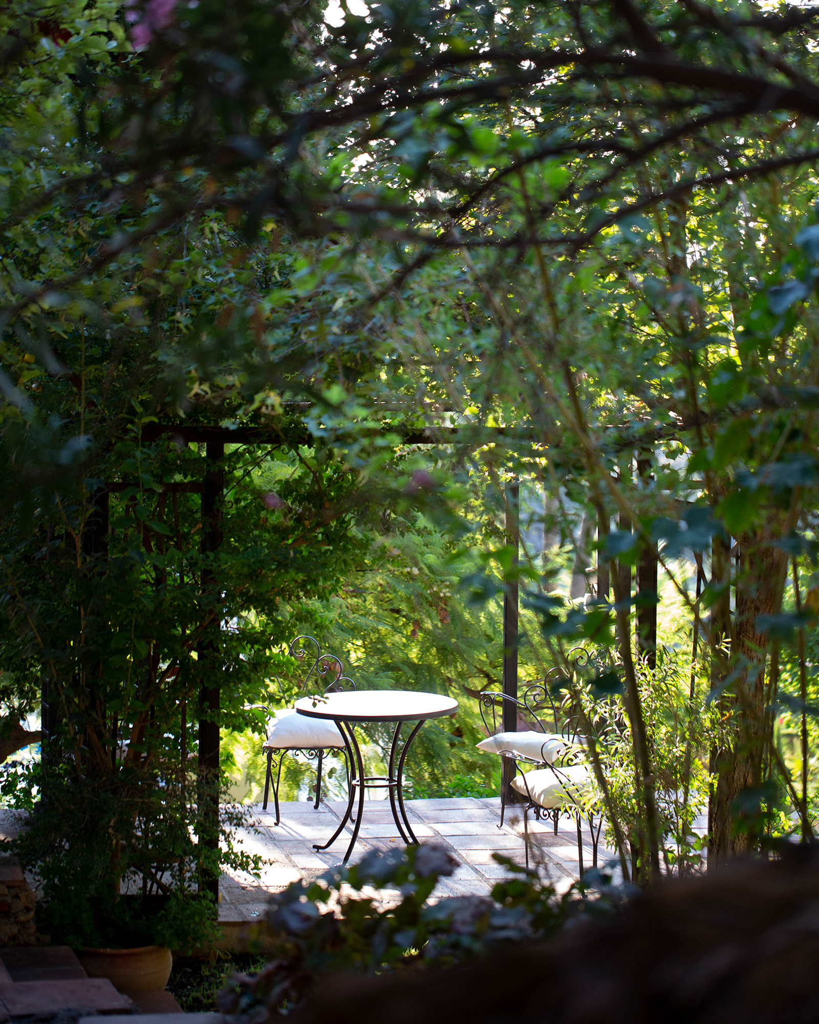 finca-parrilla_villa_andalusia-spain_exterior-table-detail.jpg