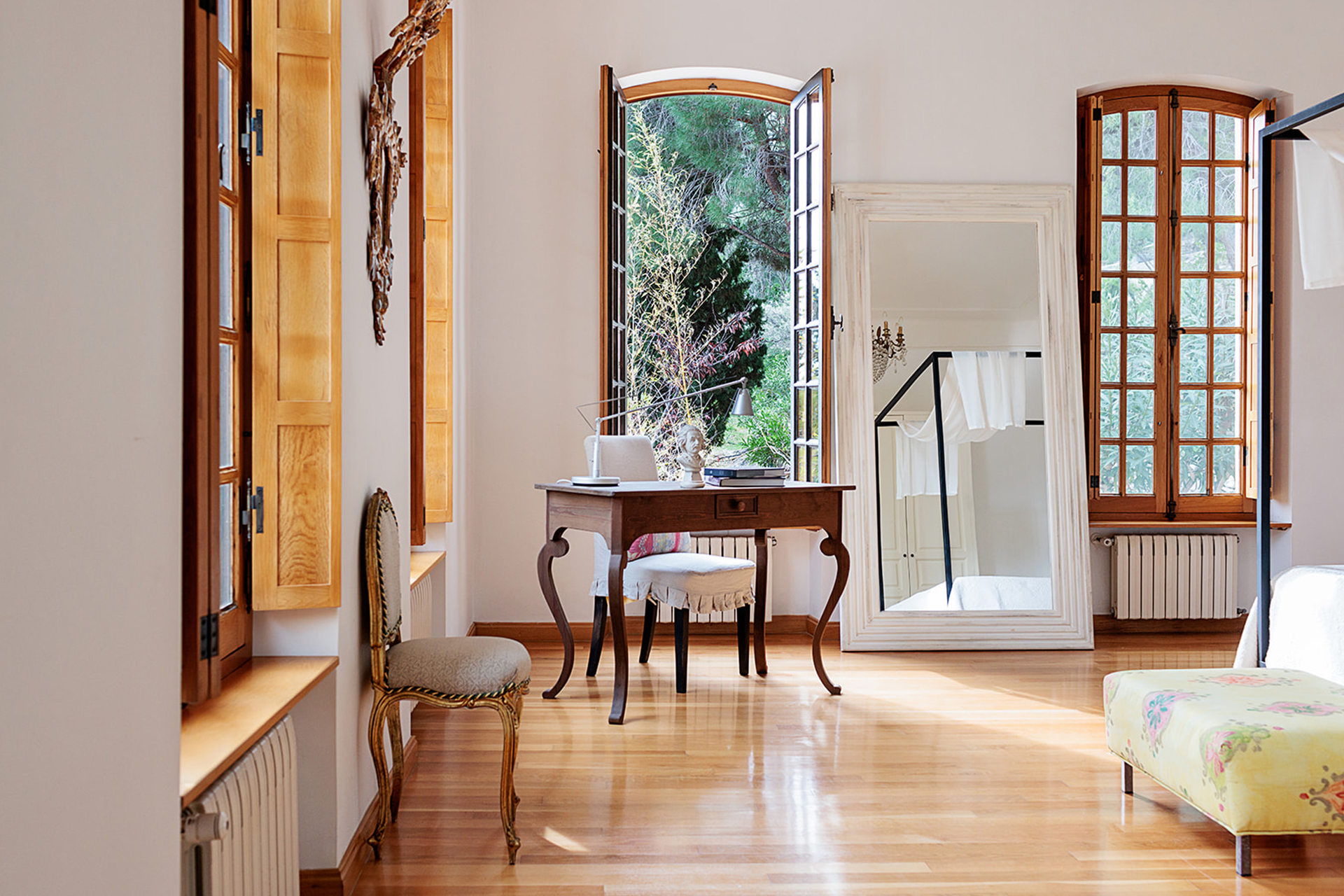 finca-parrilla_villa_andalusia-spain_interior-bedroom-desk.jpg