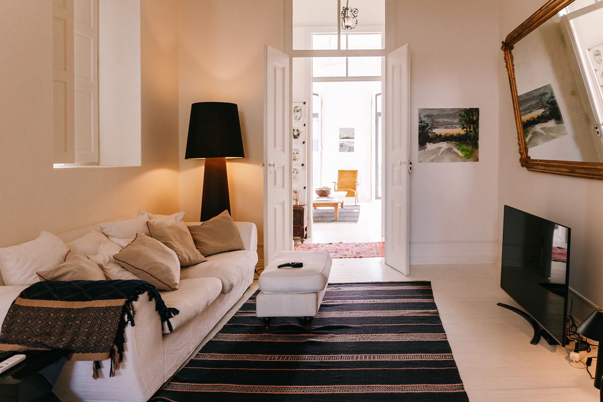 casa-melchior_house_portimao-portugal_melchior-one-interior-tv-room.jpg