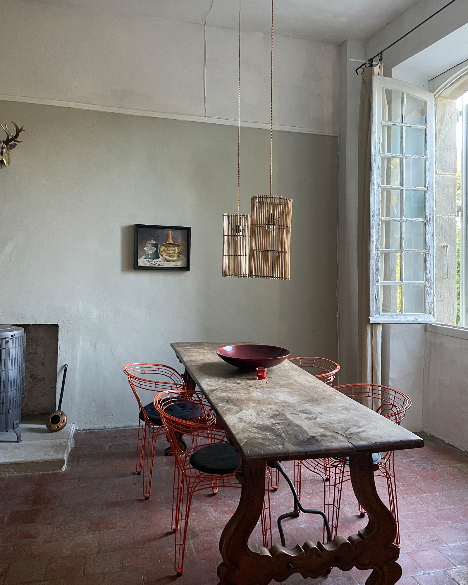 the-linen-mill_bed&breakfast_occitanie-france_apartment-tomate-interior-dining-table.jpg