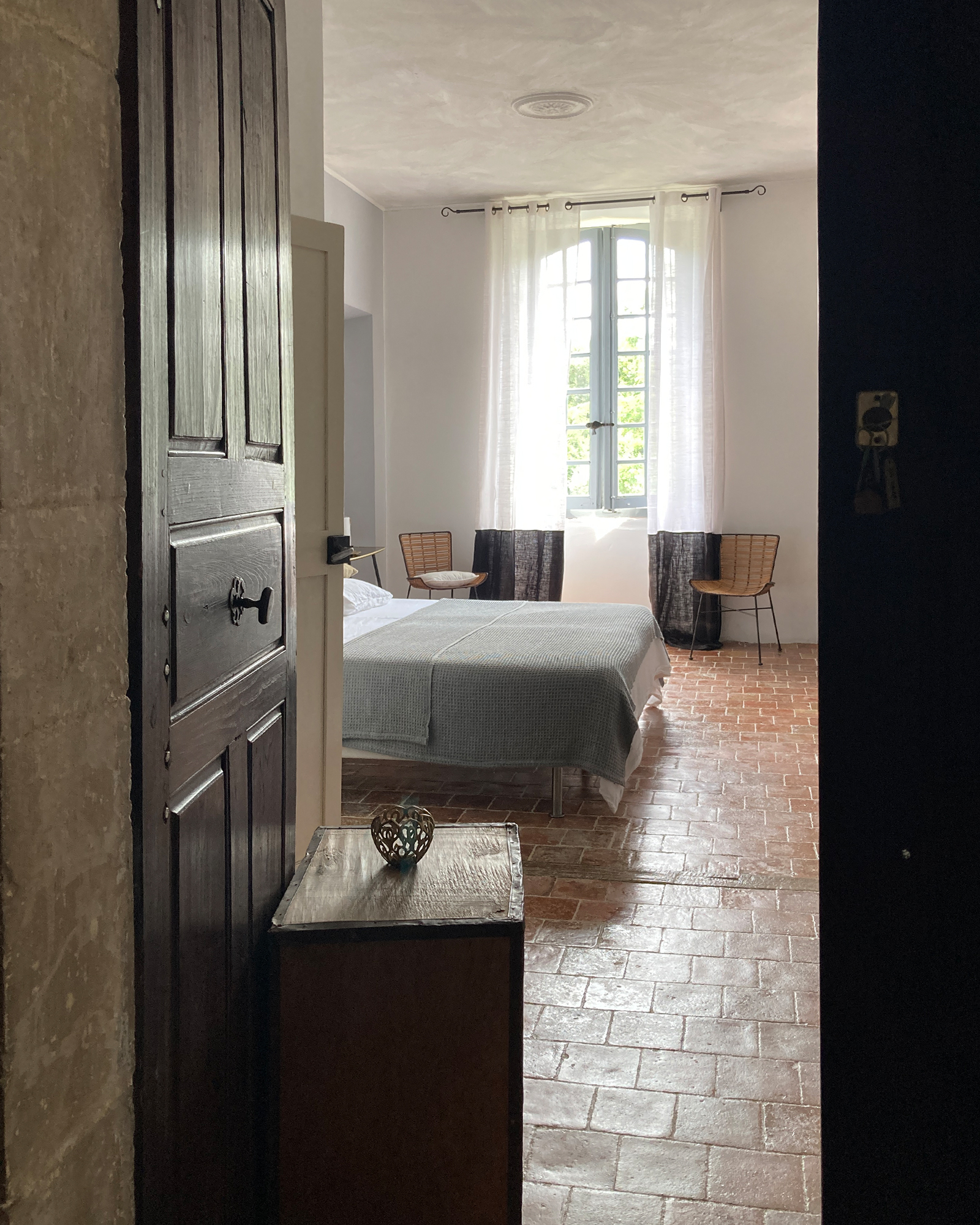 the-linen-mill_bed&breakfast_occitanie-france_suite-la-dure-interior-bed-room-space.jpg