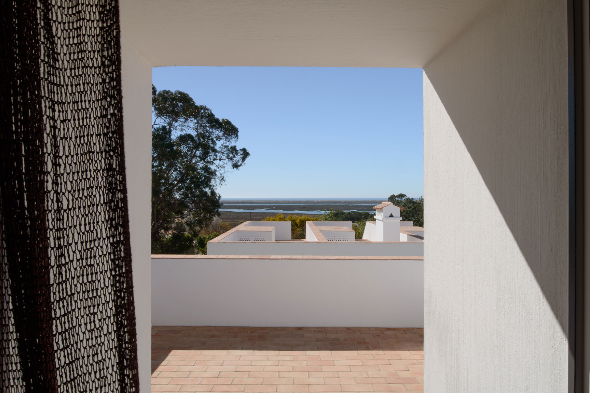 casa-modesta_small-hotel_faro-portugal_interior-premium-bedroom-view.jpg