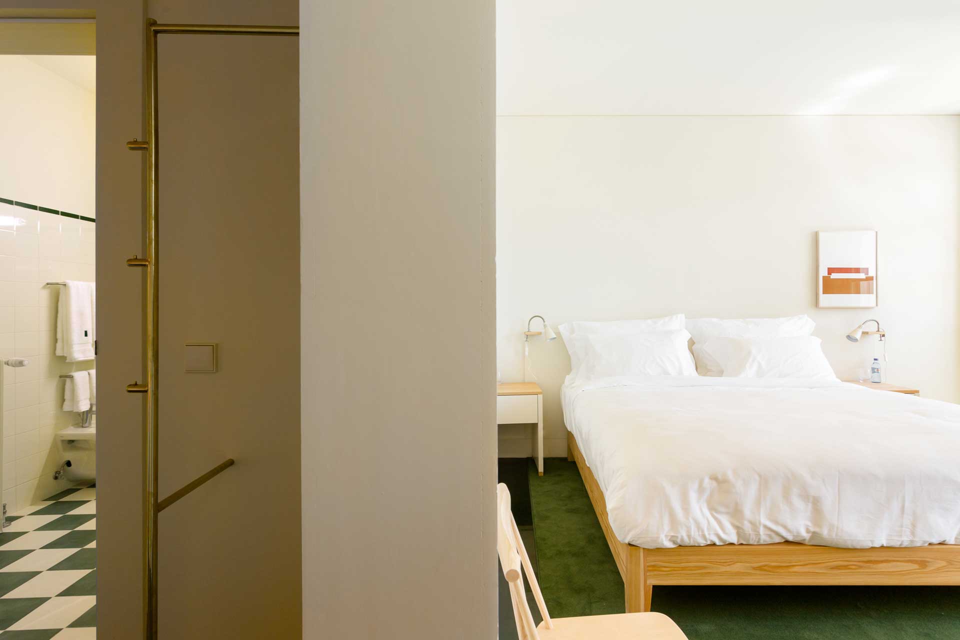 duas-portas-townhouse_small-hotel_porto-portugal_interior-bedroom-2-design.jpg