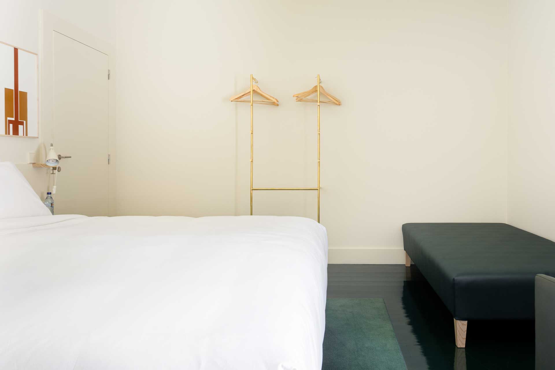 duas-portas-townhouse_small-hotel_porto-portugal_interior-bedroom-3-design.jpg