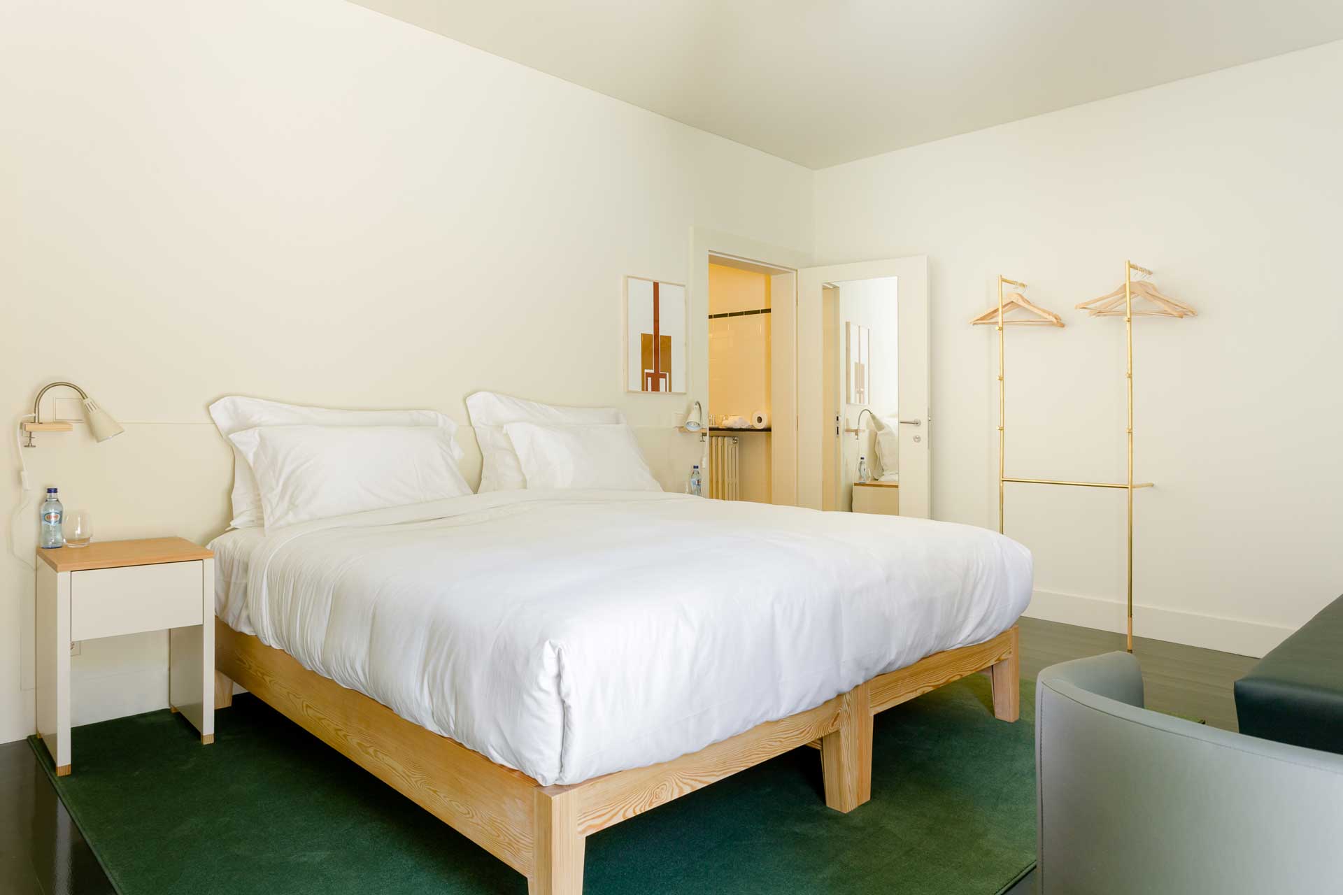 duas-portas-townhouse_small-hotel_porto-portugal_interior-bedroom-3-space.jpg