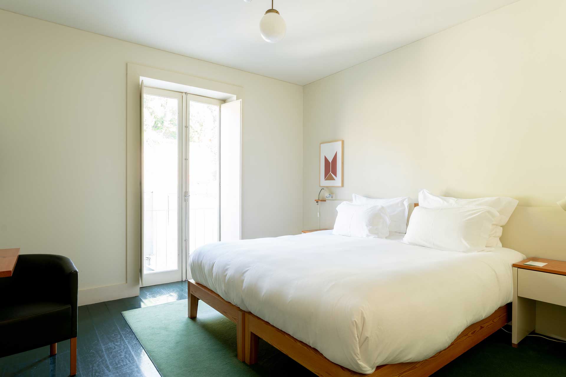 duas-portas-townhouse_small-hotel_porto-portugal_interior-bedroom-4.jpg