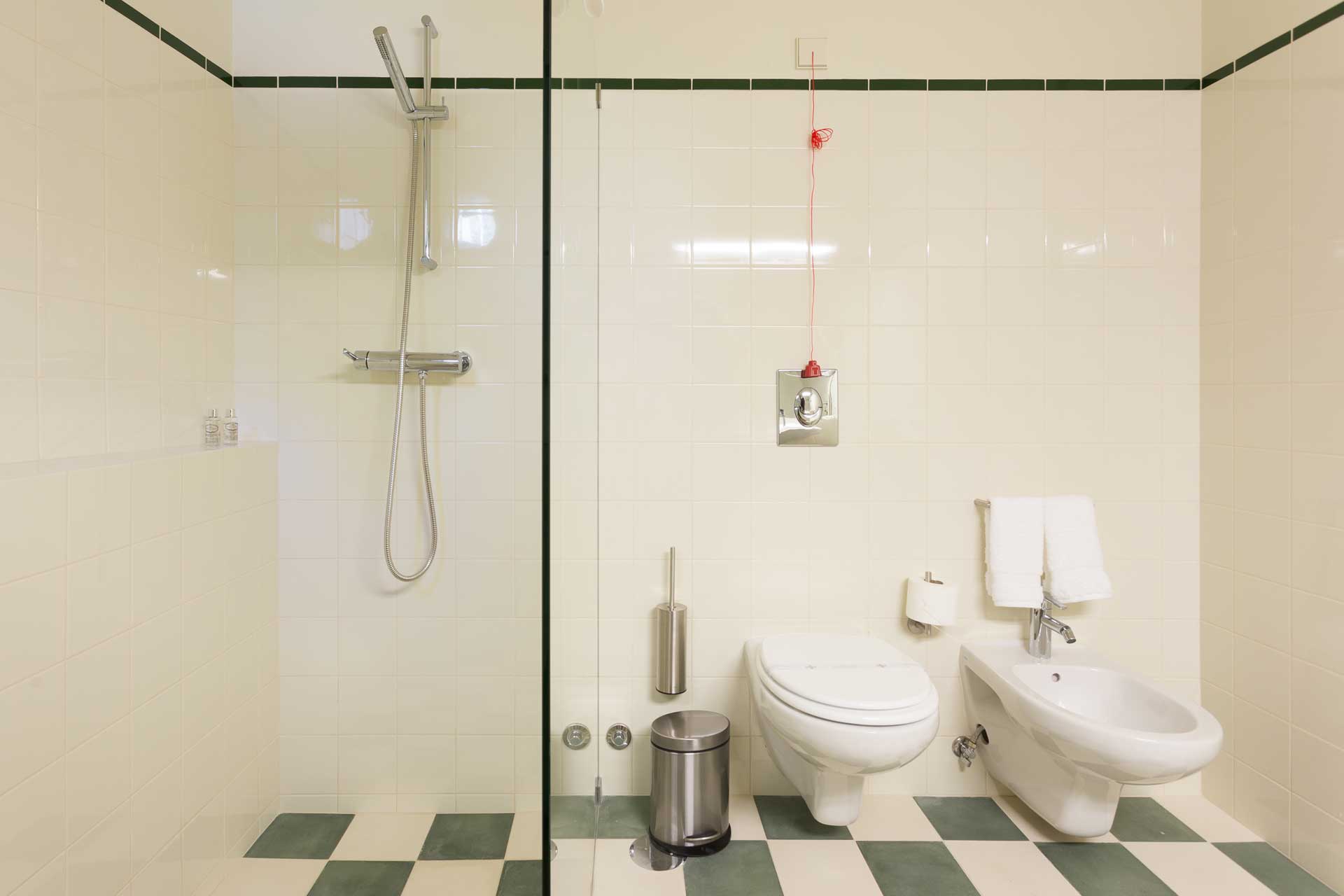 duas-portas-townhouse_small-hotel_porto-portugal_interior-bedroom-4-bathroom.jpg