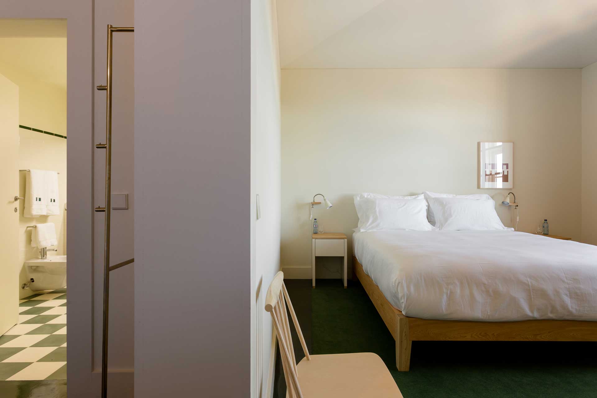 duas-portas-townhouse_small-hotel_porto-portugal_interior-bedroom-6-space.jpg