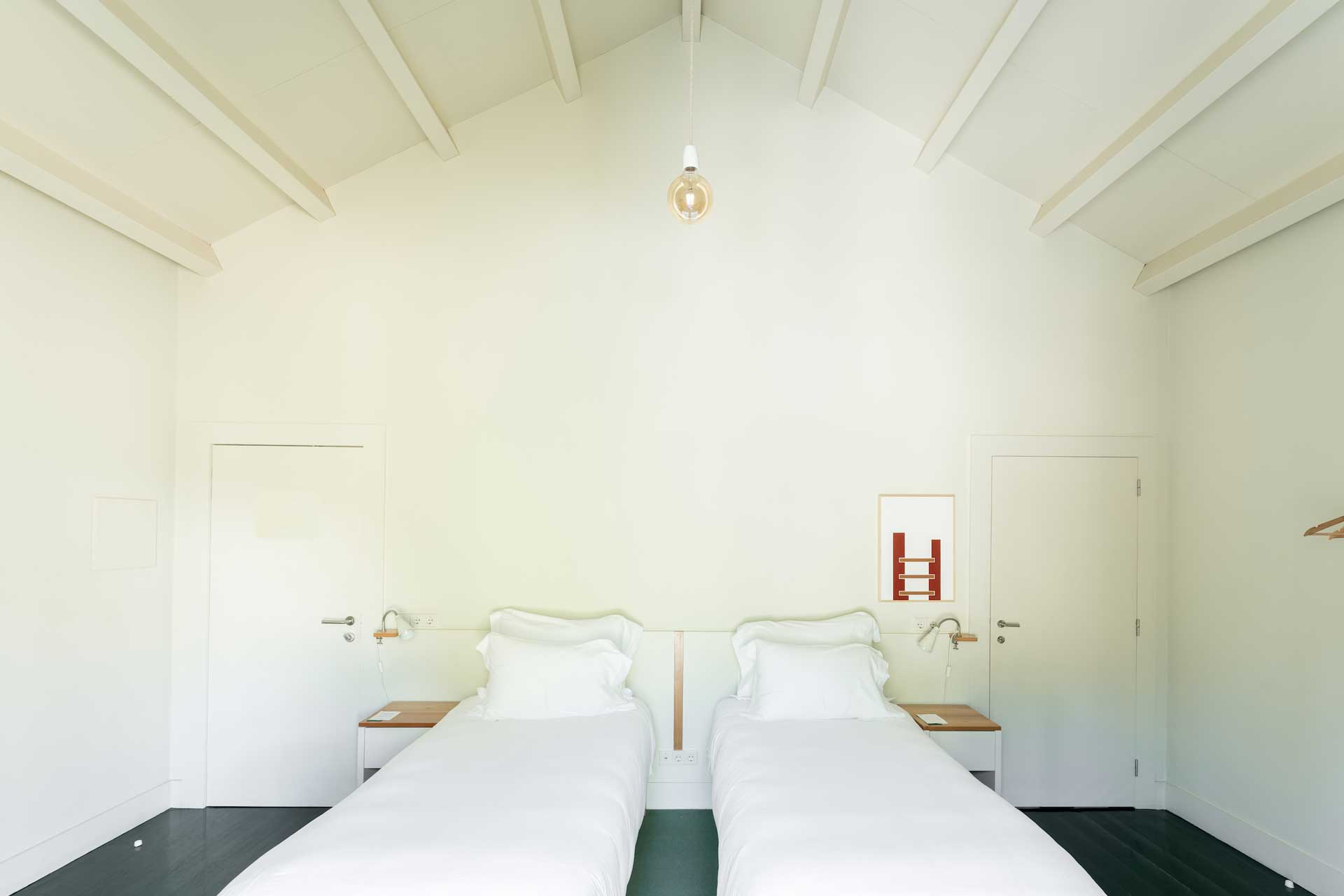duas-portas-townhouse_small-hotel_porto-portugal_interior-bedroom-7.jpg