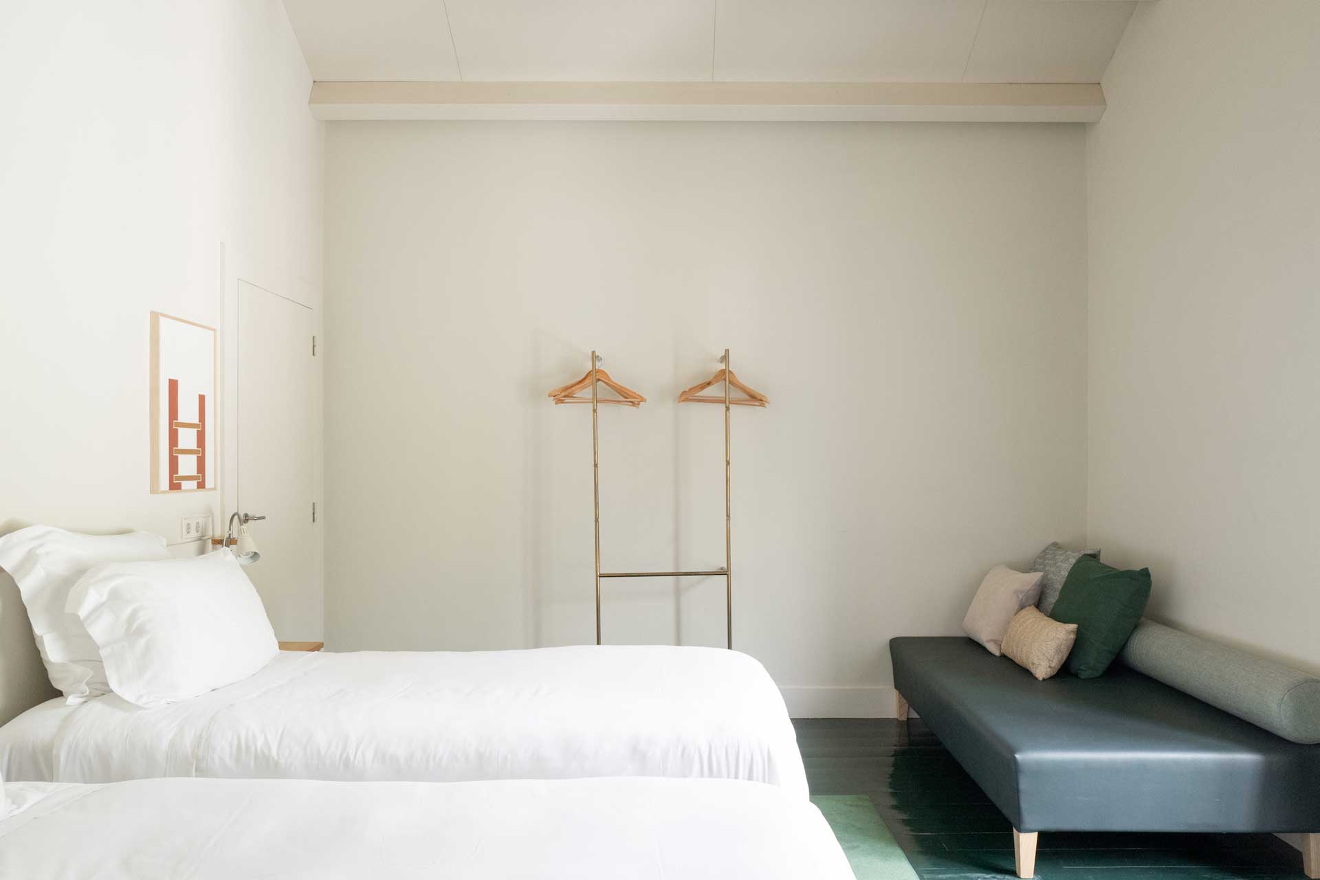 duas-portas-townhouse_small-hotel_porto-portugal_interior-bedroom-7-design.jpg