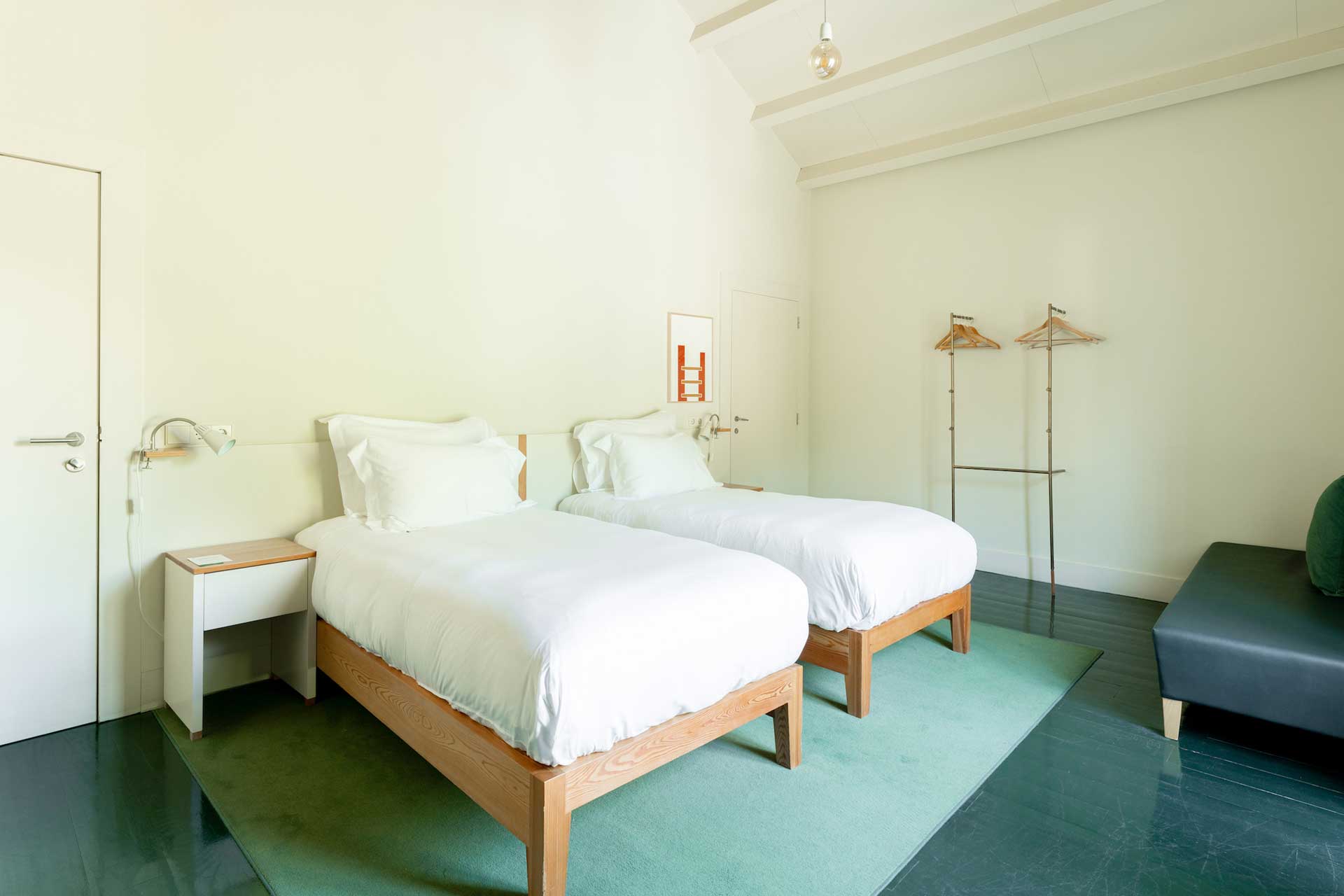 duas-portas-townhouse_small-hotel_porto-portugal_interior-bedroom-7-two-beds.jpg