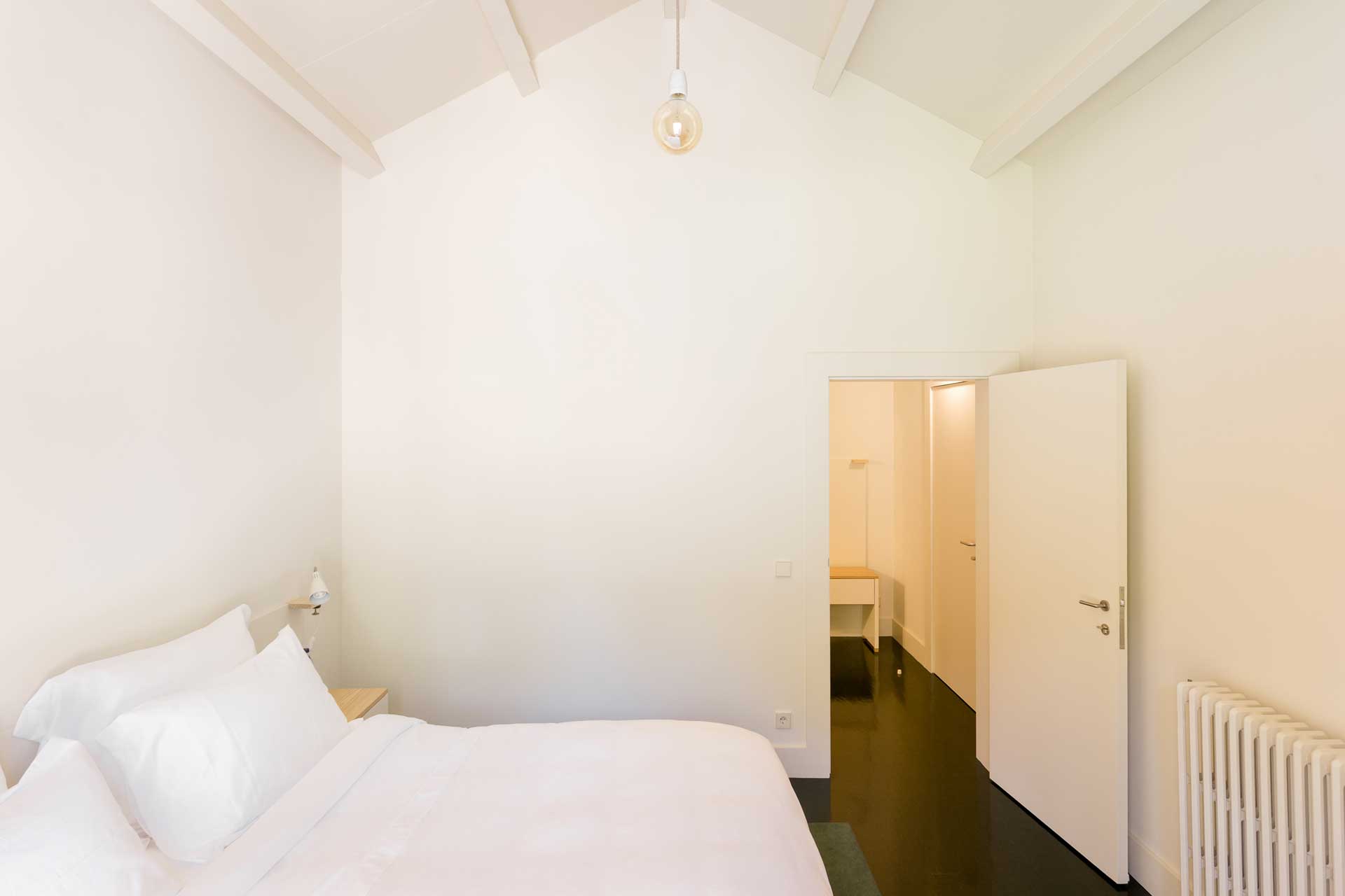 duas-portas-townhouse_small-hotel_porto-portugal_interior-bedroom-8.jpg