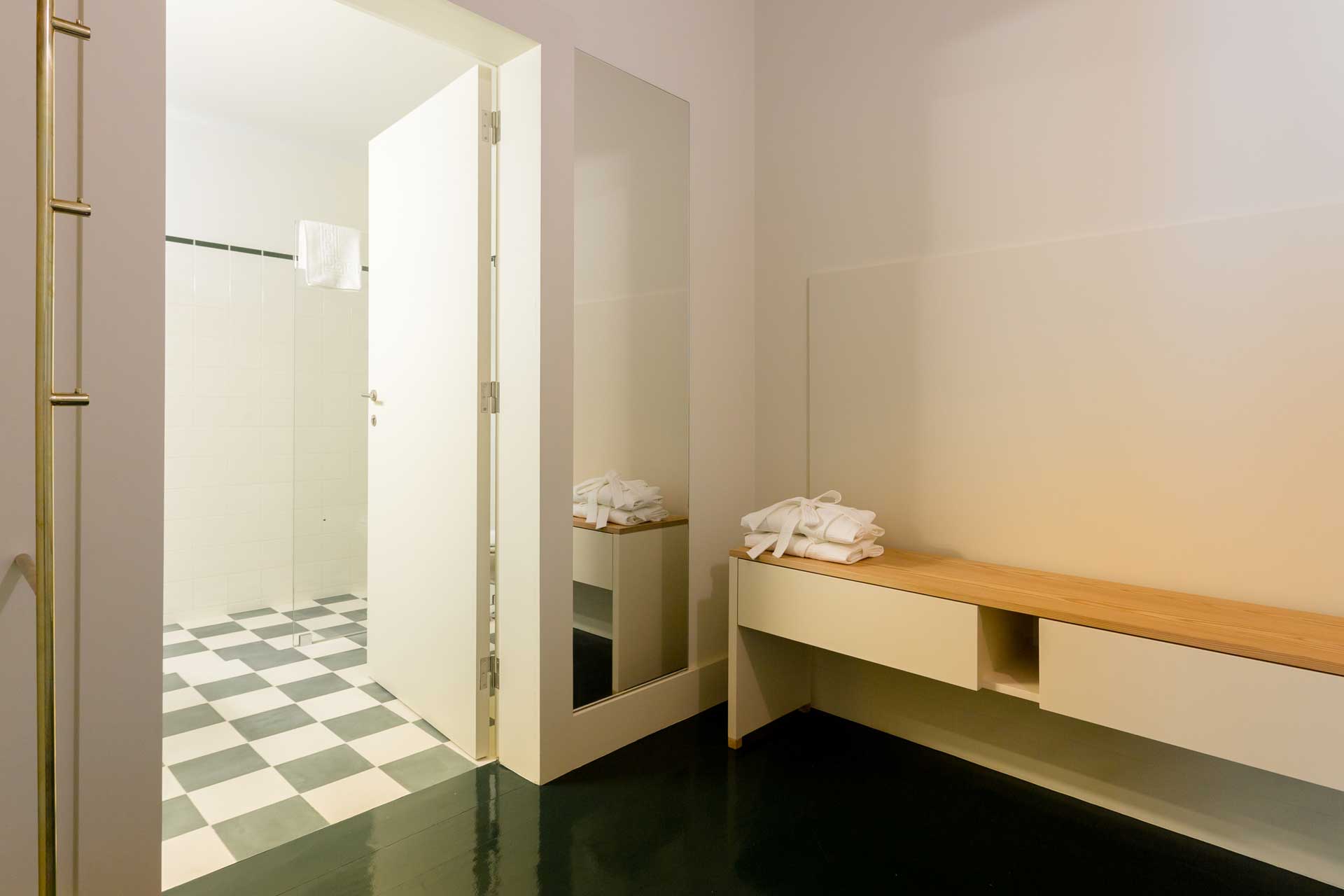 duas-portas-townhouse_small-hotel_porto-portugal_interior-bedroom-8-detail.jpg