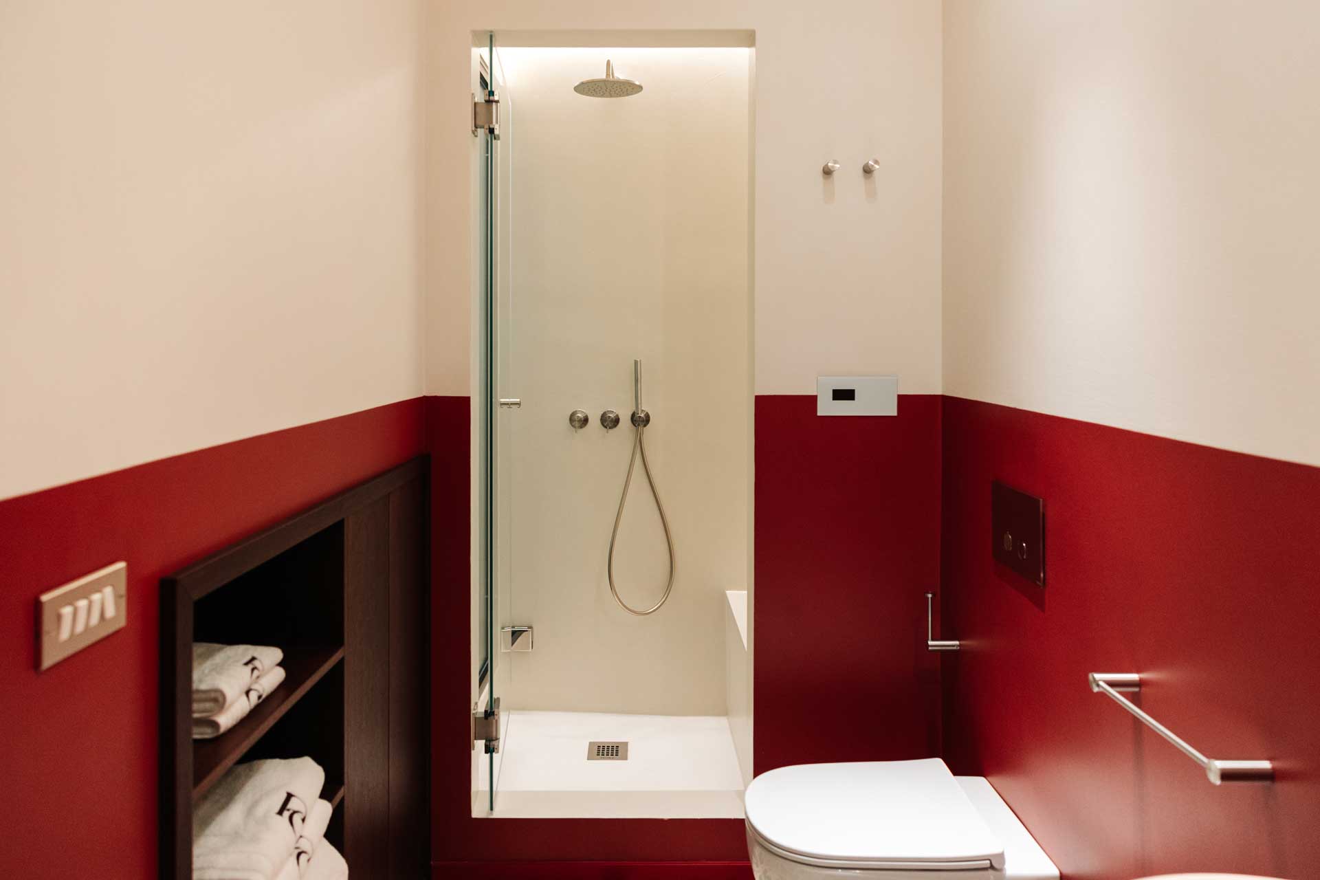 palazzina-gentile_guesthouse_puglia-italy_interior-red-bathroom.jpg