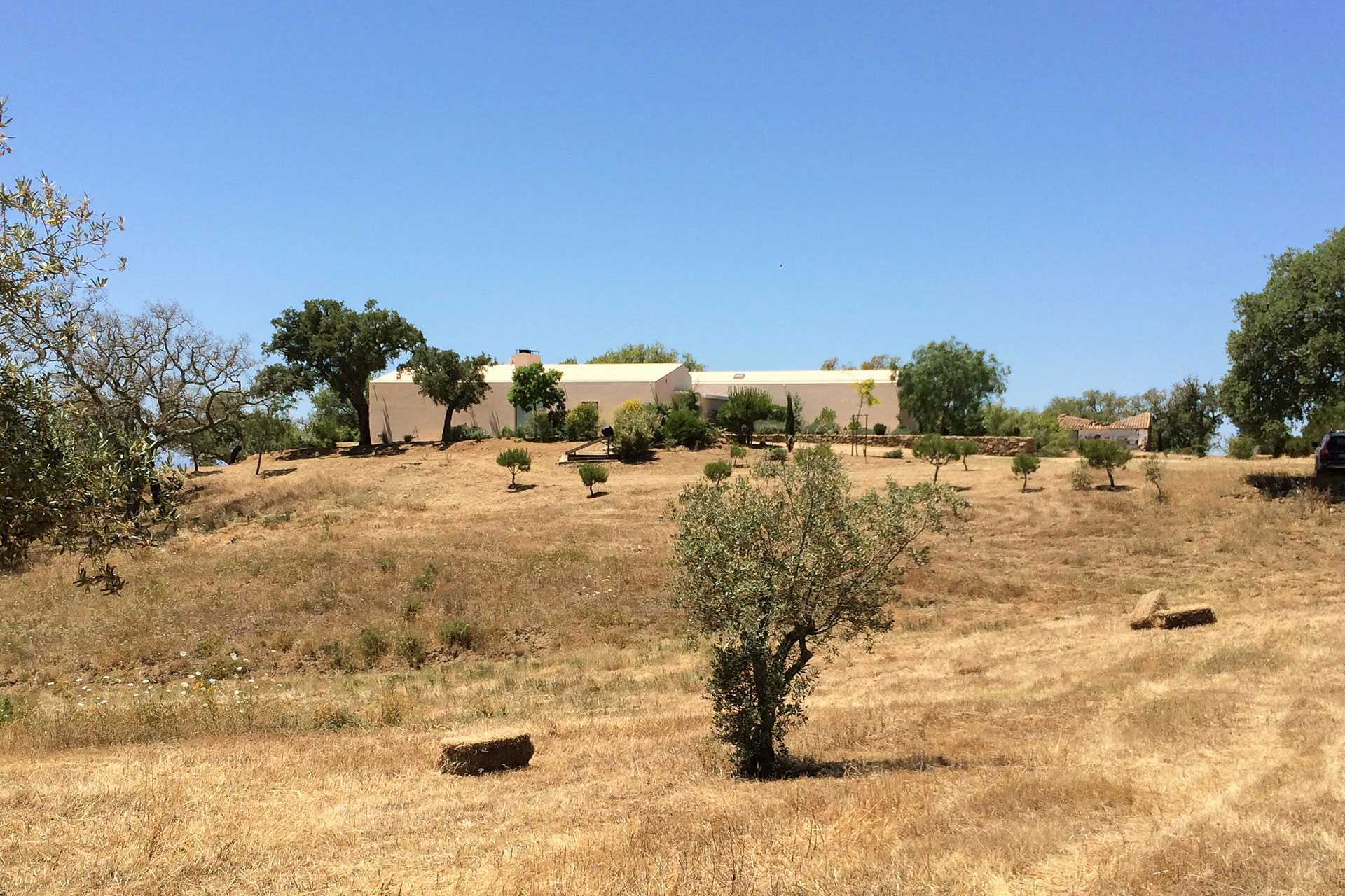 the-little-orchard_villa_melides-setubal-portugal_exterior-facade.jpg