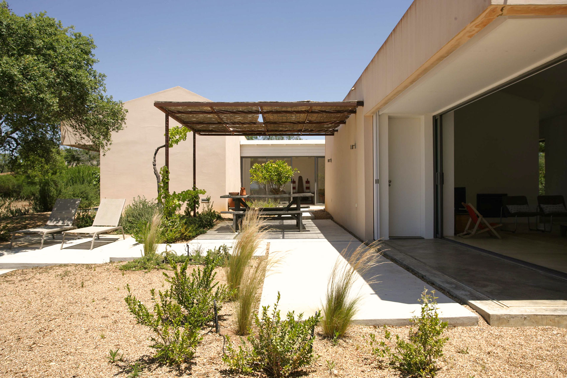 the-little-orchard_villa_melides-setubal-portugal_exterior-facade-terrace.jpg