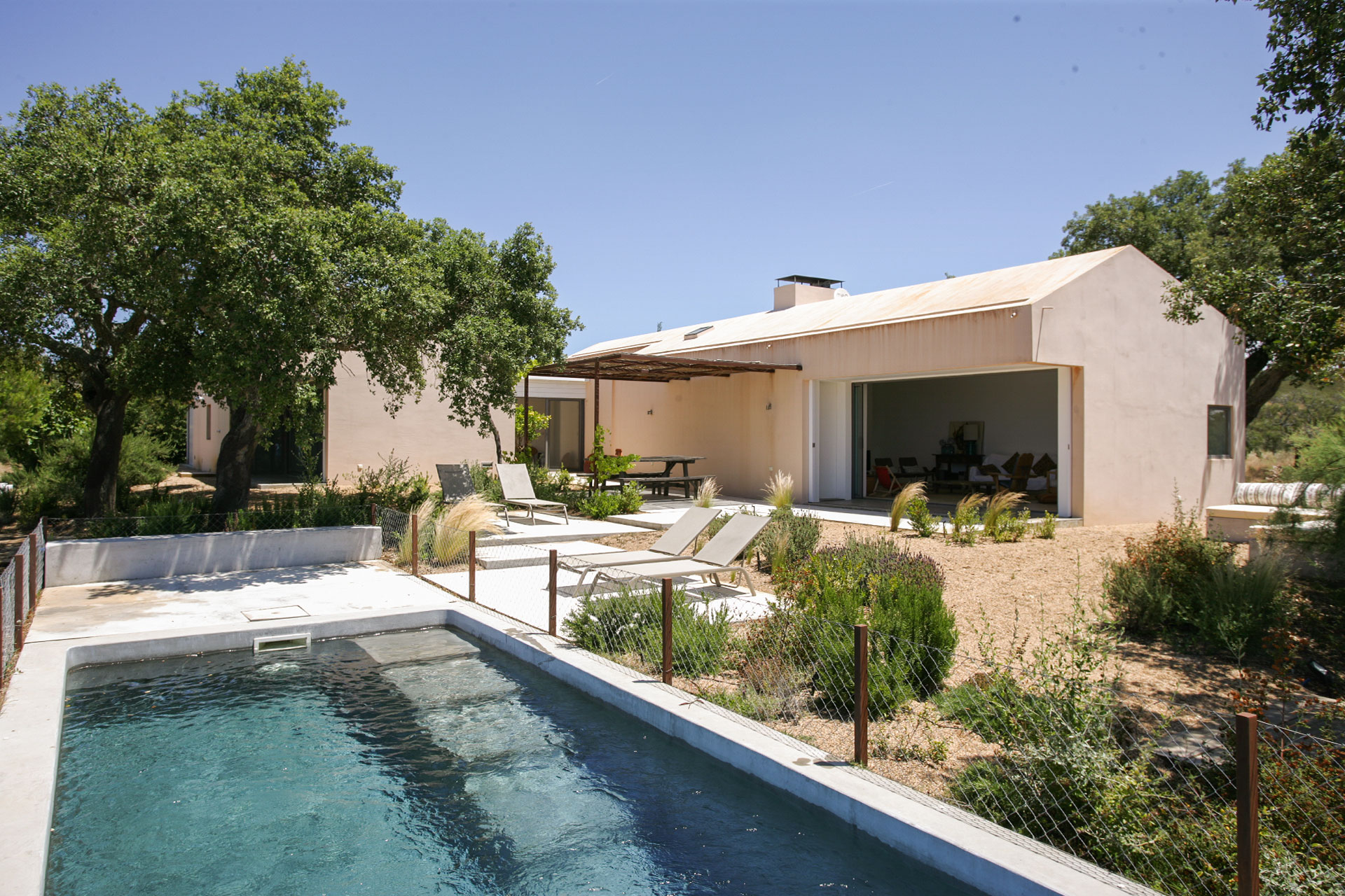 the-little-orchard_villa_melides-setubal-portugal_exterior-pool-facade.jpg