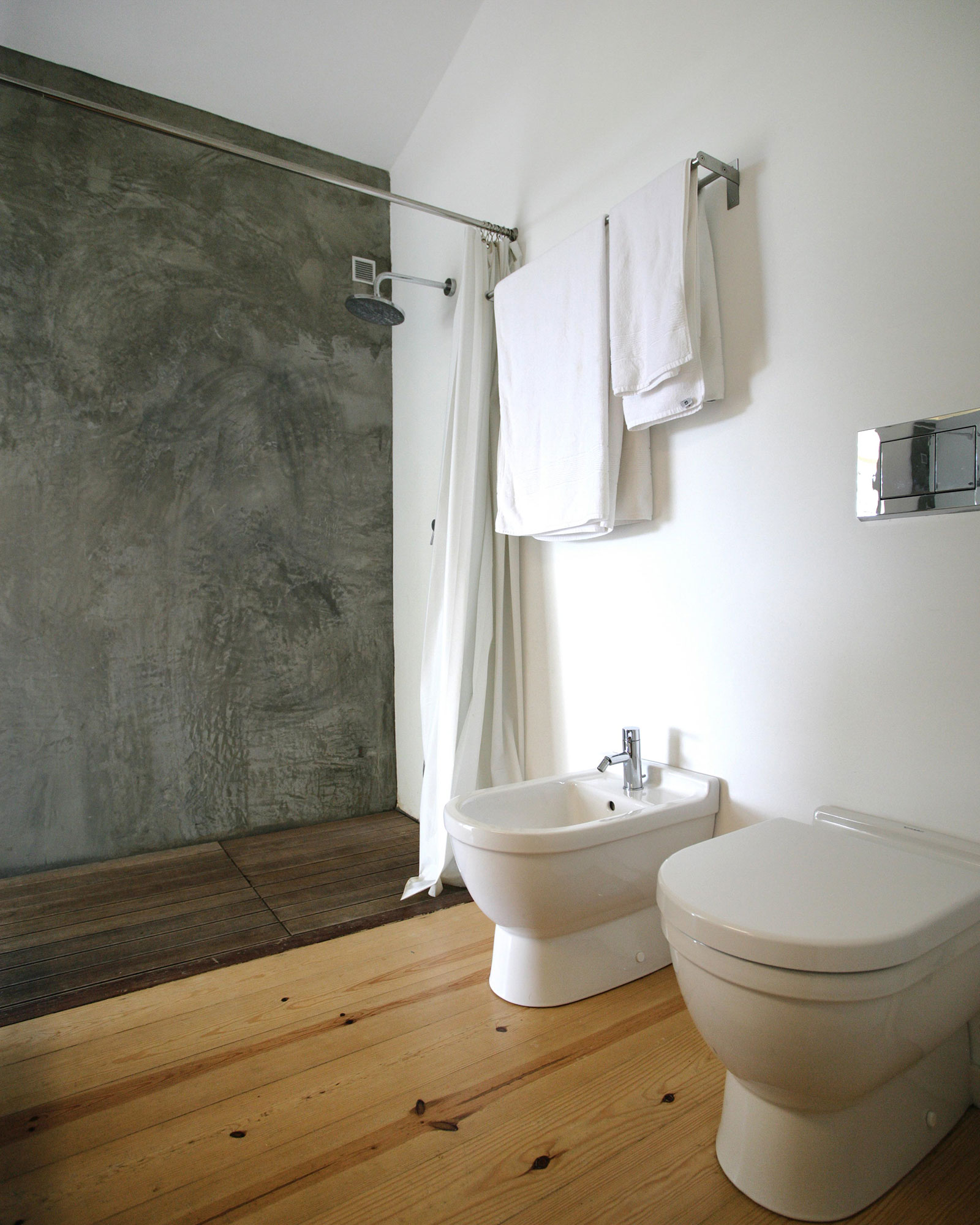 the-little-orchard_villa_melides-setubal-portugal_interior-bath-room.jpg