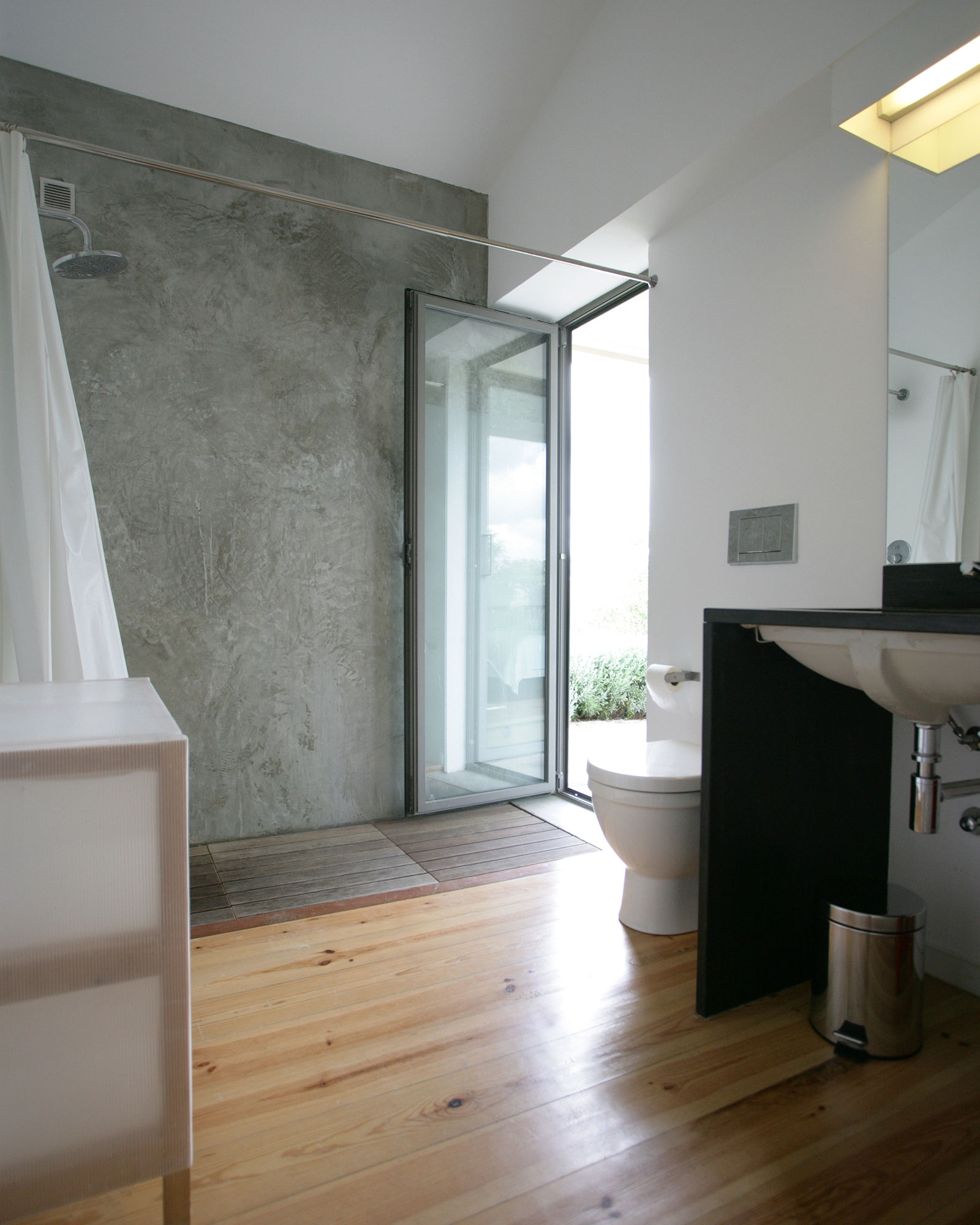 the-little-orchard_villa_melides-setubal-portugal_interior-bathroom.jpg