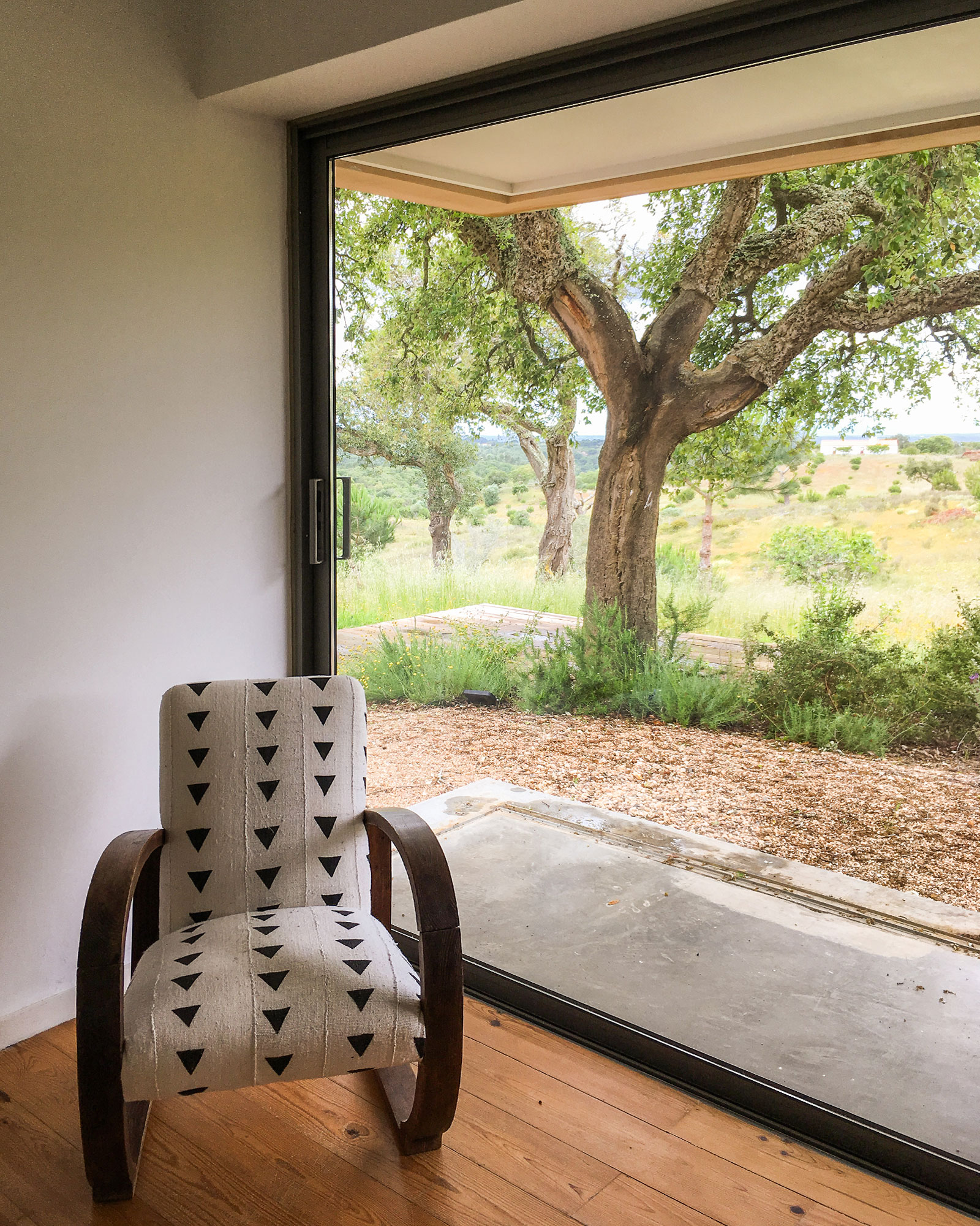 the-little-orchard_villa_melides-setubal-portugal_interior-chair.jpg