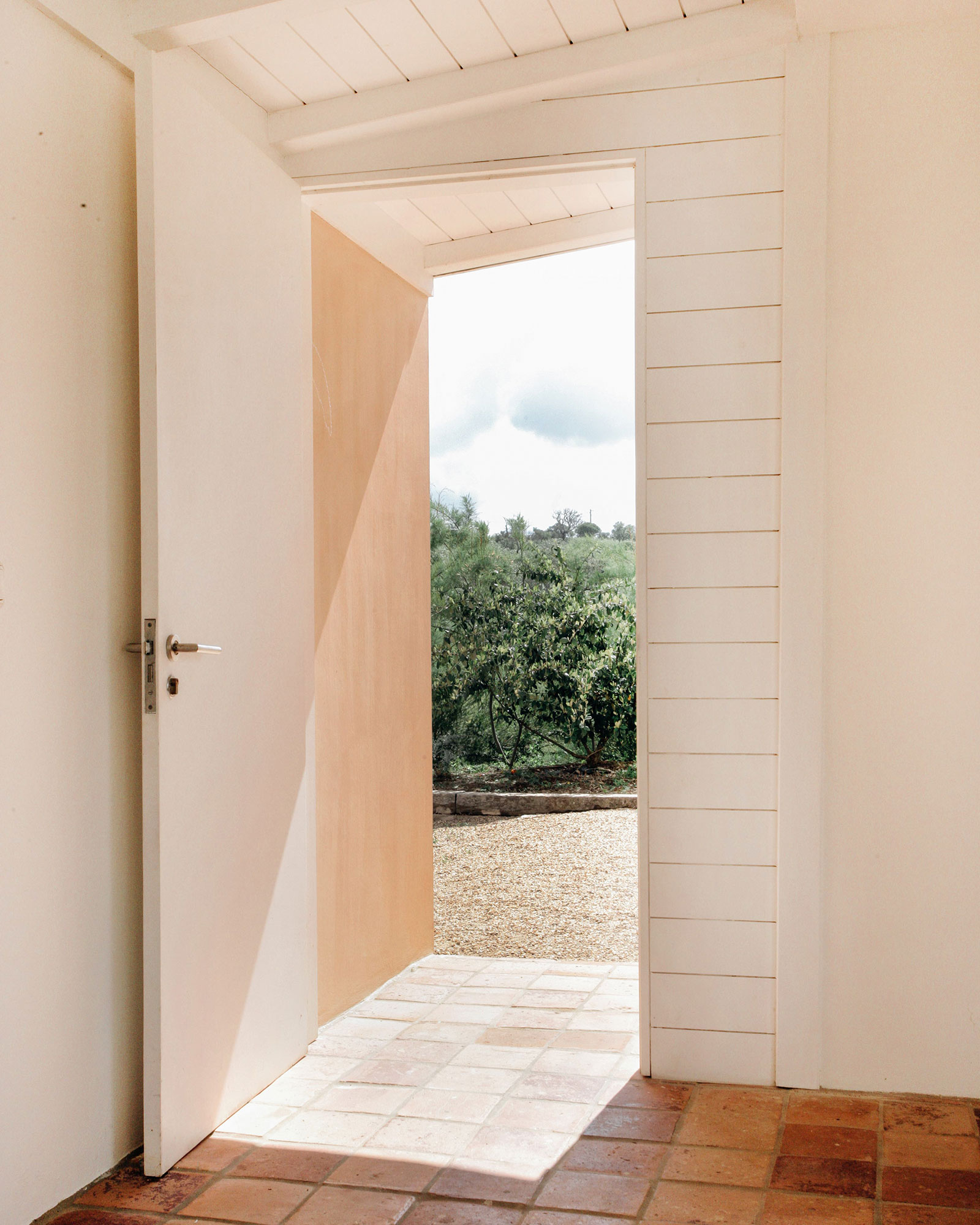 the-little-orchard_villa_melides-setubal-portugal_interior-door.jpg