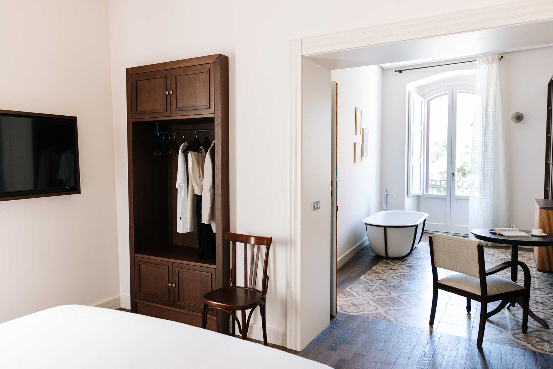 palazzina-gentile_guesthouse_puglia-italy_interior-bed-room-space.jpg