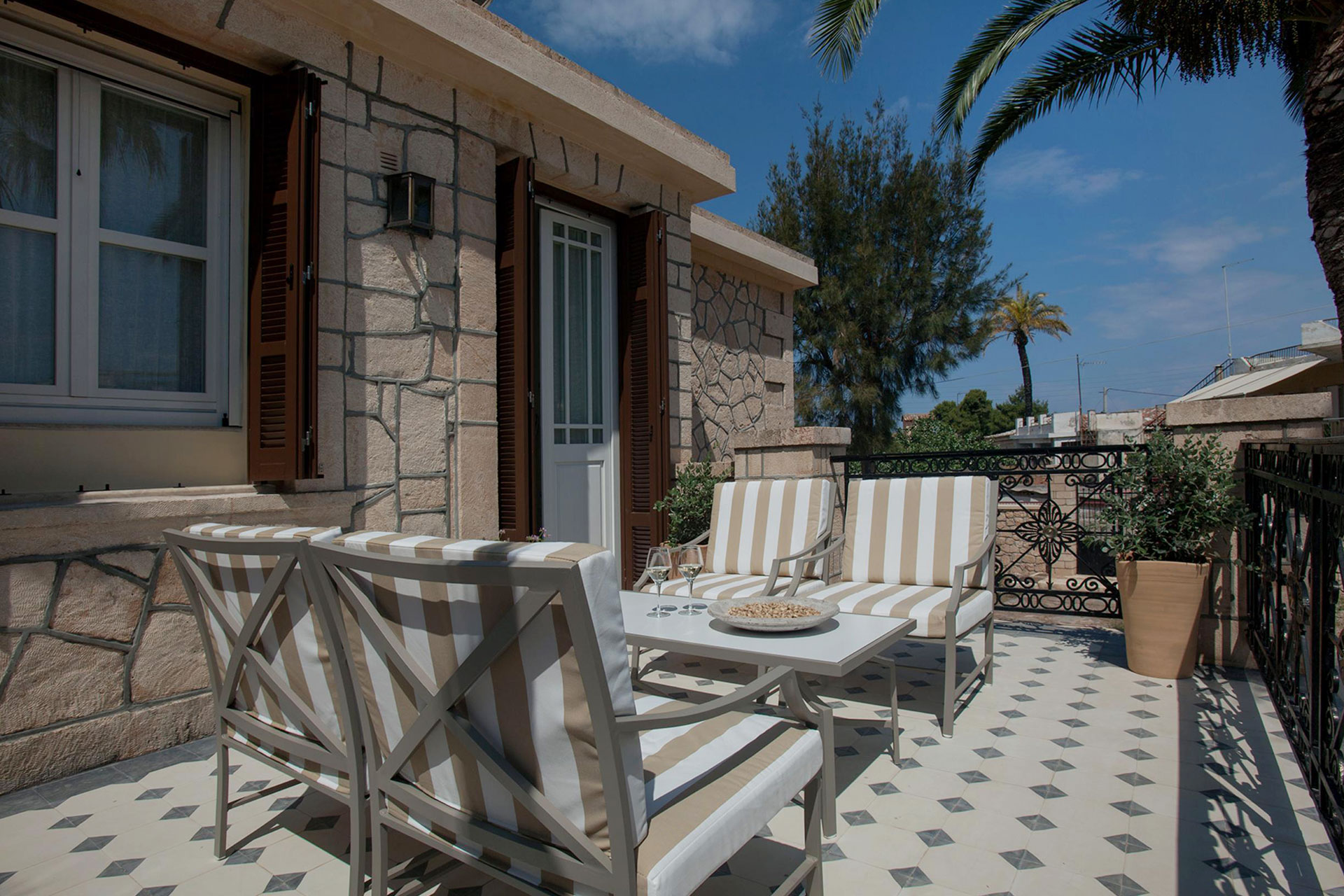 villa-vithania_villa_aegina-greece_exterior-balcony.jpg