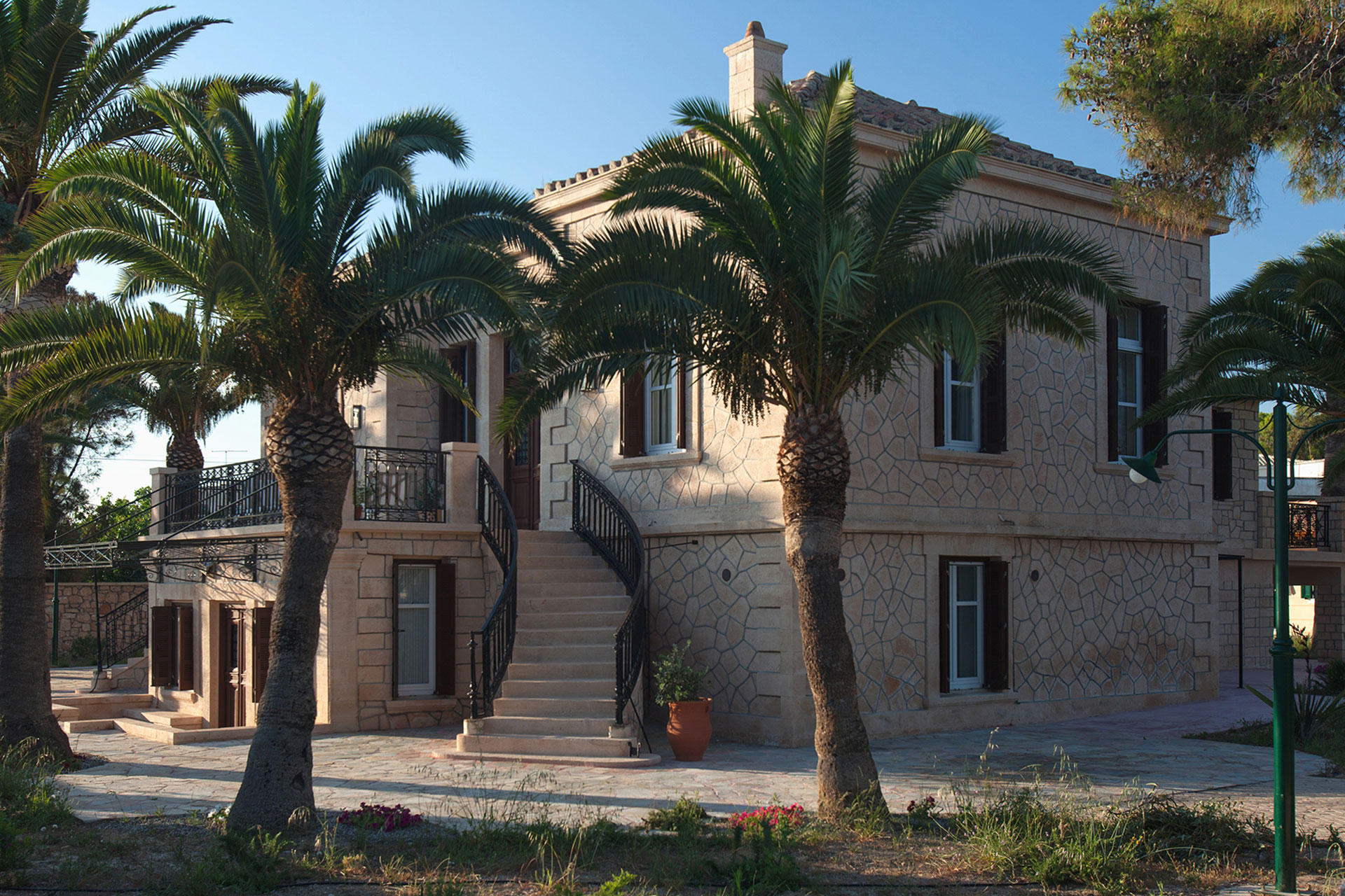 villa-vithania_villa_aegina-greece_exterior-palms.jpg