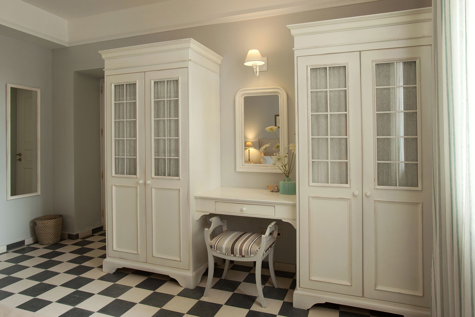 villa-vithania_villa_aegina-greece_interior-bed-room-space.jpg