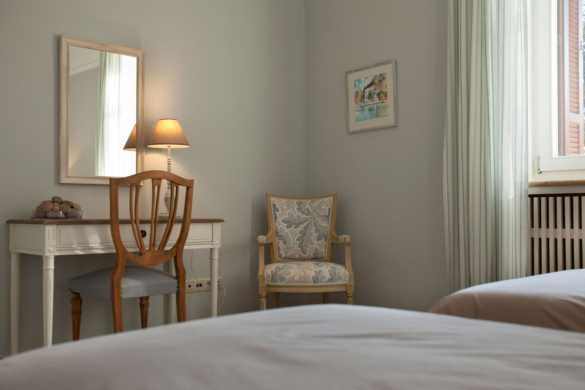 villa-vithania_villa_aegina-greece_interior-beds-and-chair.jpg