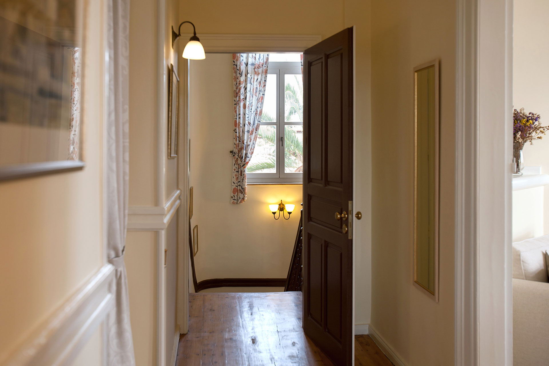 villa-vithania_villa_aegina-greece_interior-door.jpg
