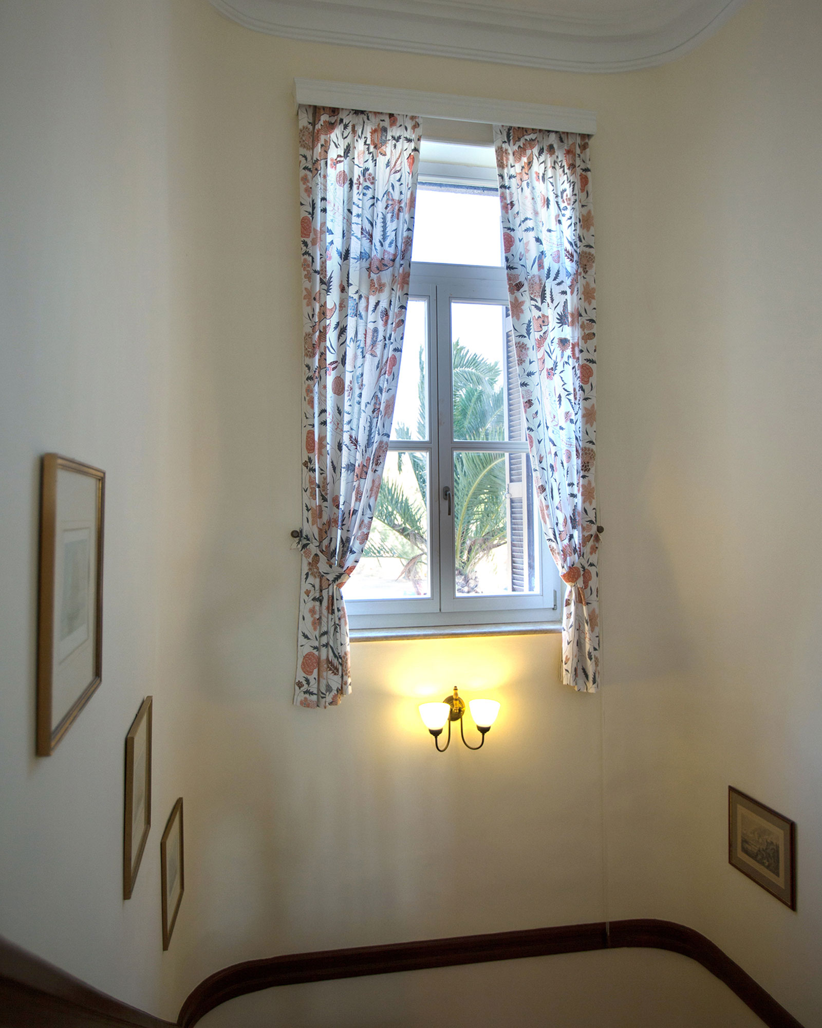 villa-vithania_villa_aegina-greece_interior-stairs.jpg