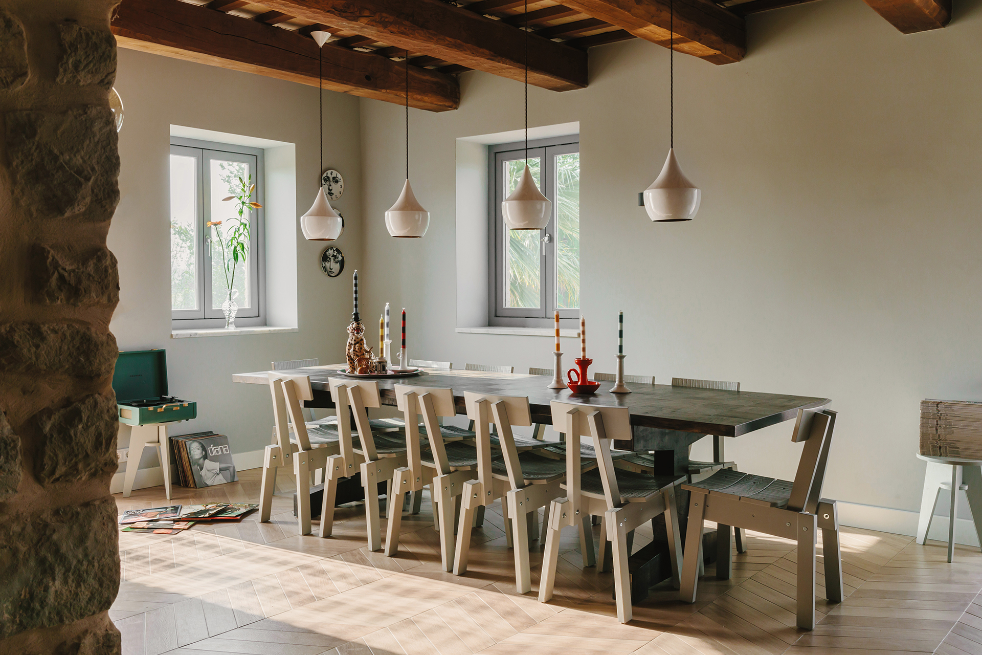villa-bella-sorpresa_farmhouse_marche-italy_interior-dining.jpg