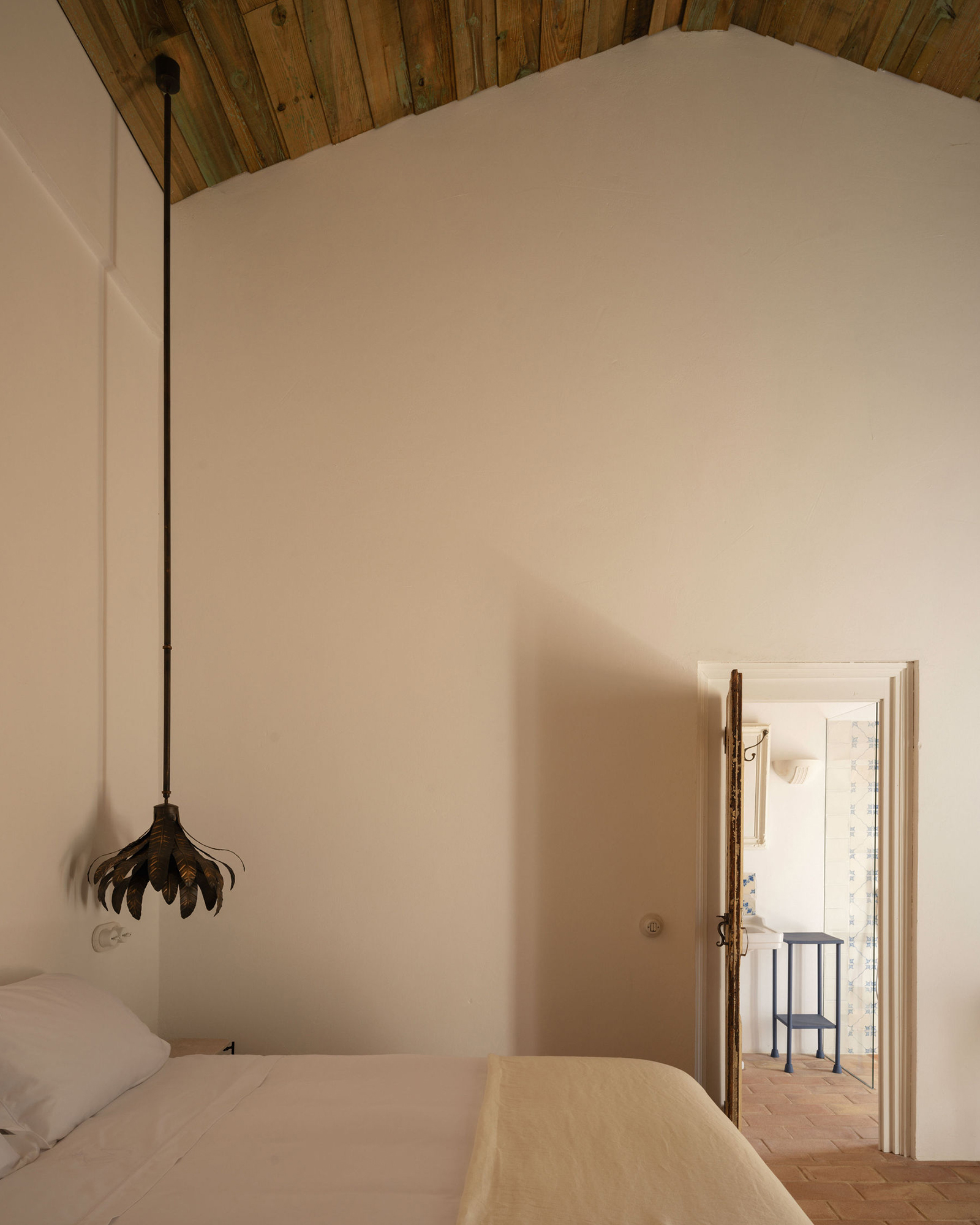 montinhos_estate_setubal-portugal_casa-de-cima-bedroom.jpg