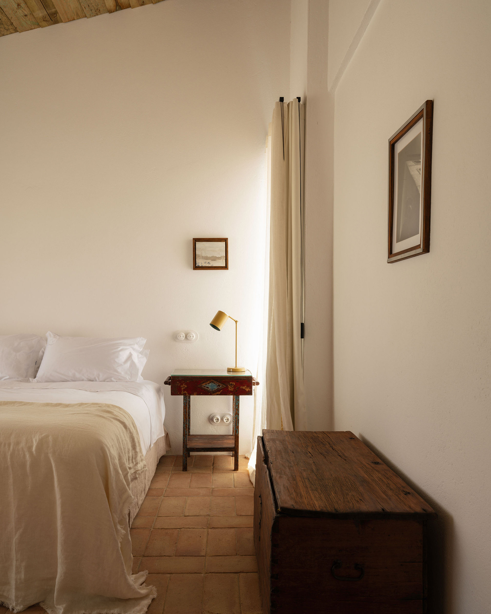 montinhos_estate_setubal-portugal_casa-de-cima-bedroom-design.jpg
