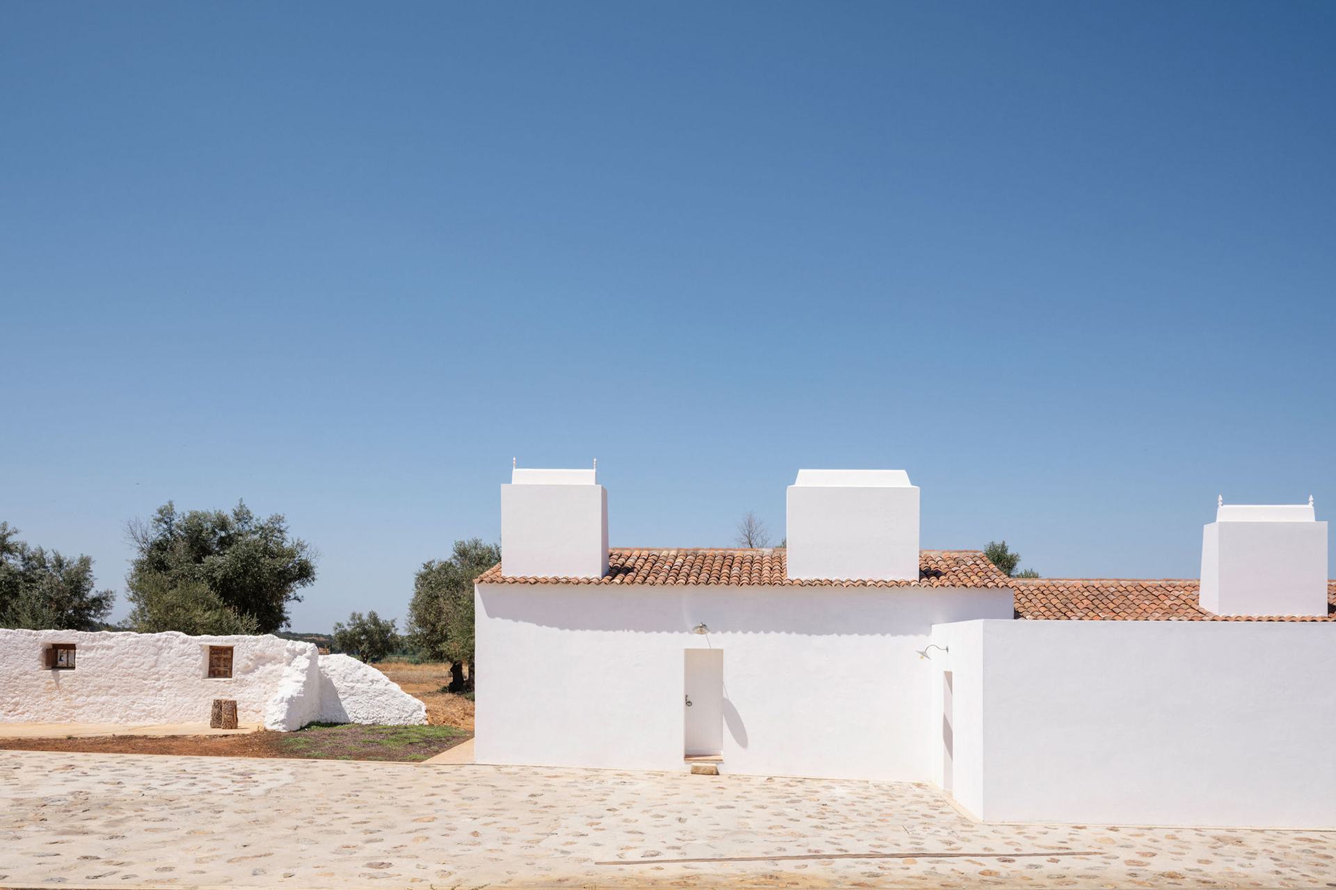 montinhos_estate_setubal-portugal_patio-do-leoureiro.jpg