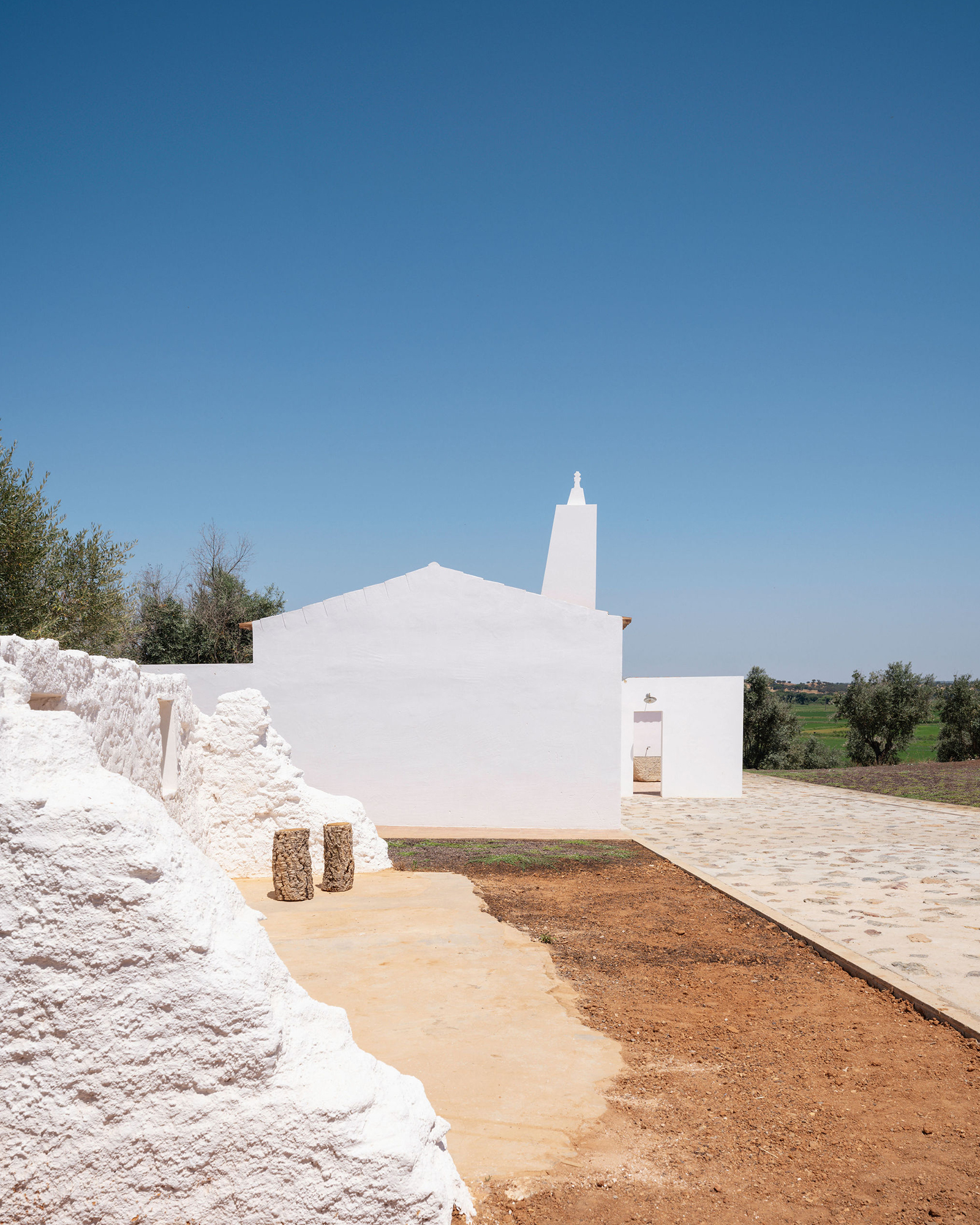 montinhos_estate_setubal-portugal_patio-do-leoureiro-exterior.jpg