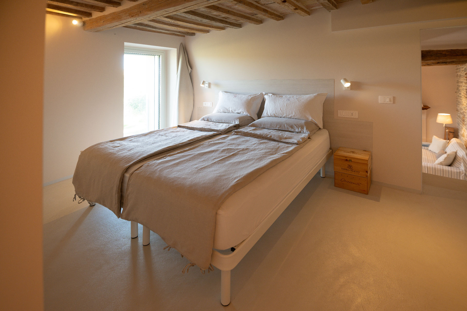 casa-fugiano_farmhouse_marche-italy_interior-bedroom.jpg