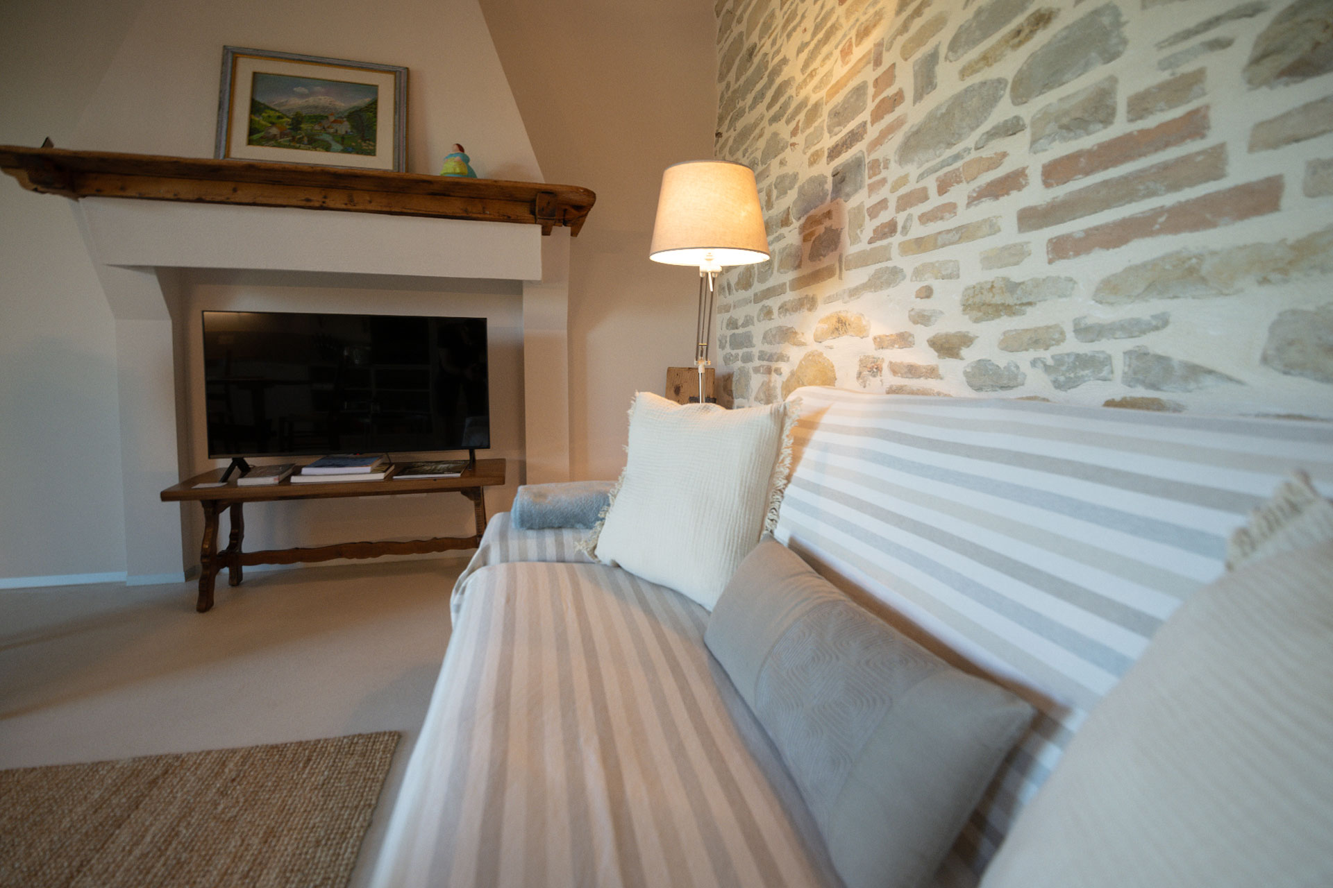 casa-fugiano_farmhouse_marche-italy_interior-detail.jpg