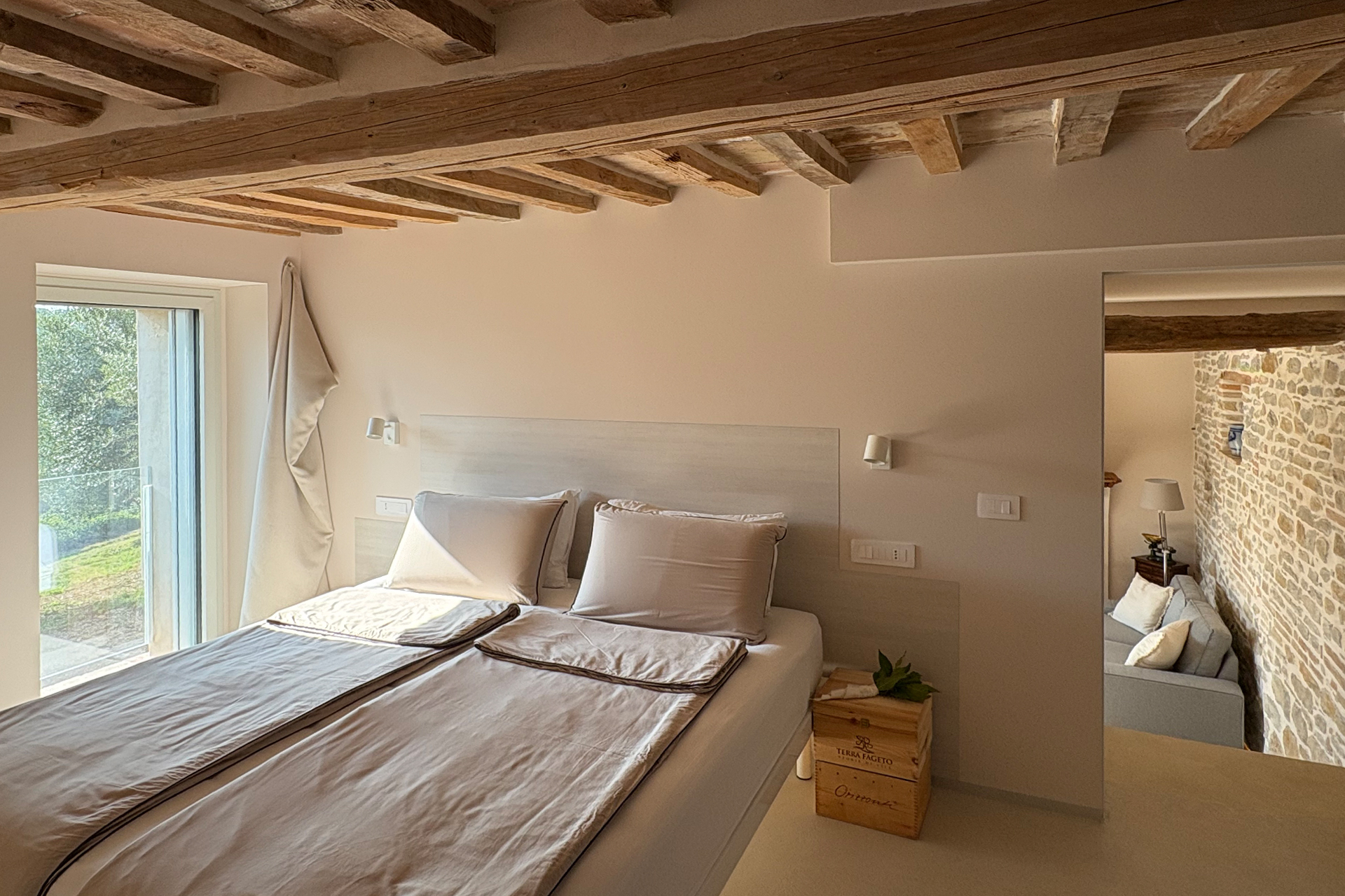 casa-fugiano_farmhouse_marche-italy_terra-interior-bed-room.jpg