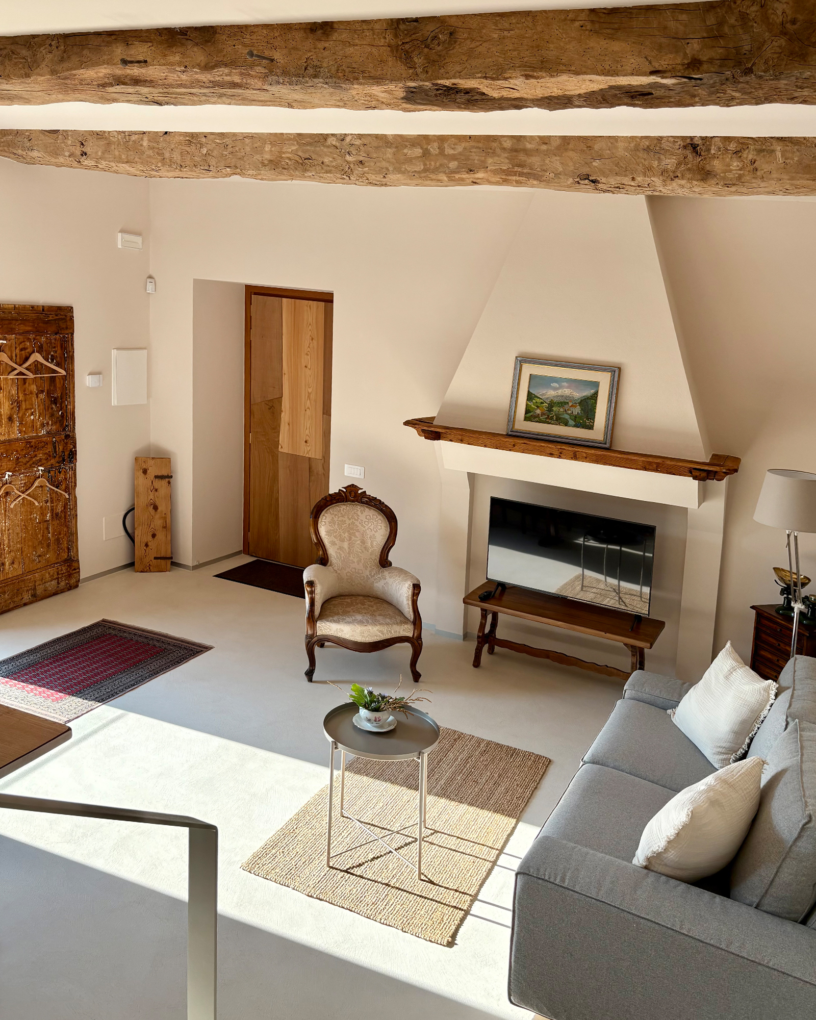 casa-fugiano_farmhouse_marche-italy_terra-interior-view.jpg