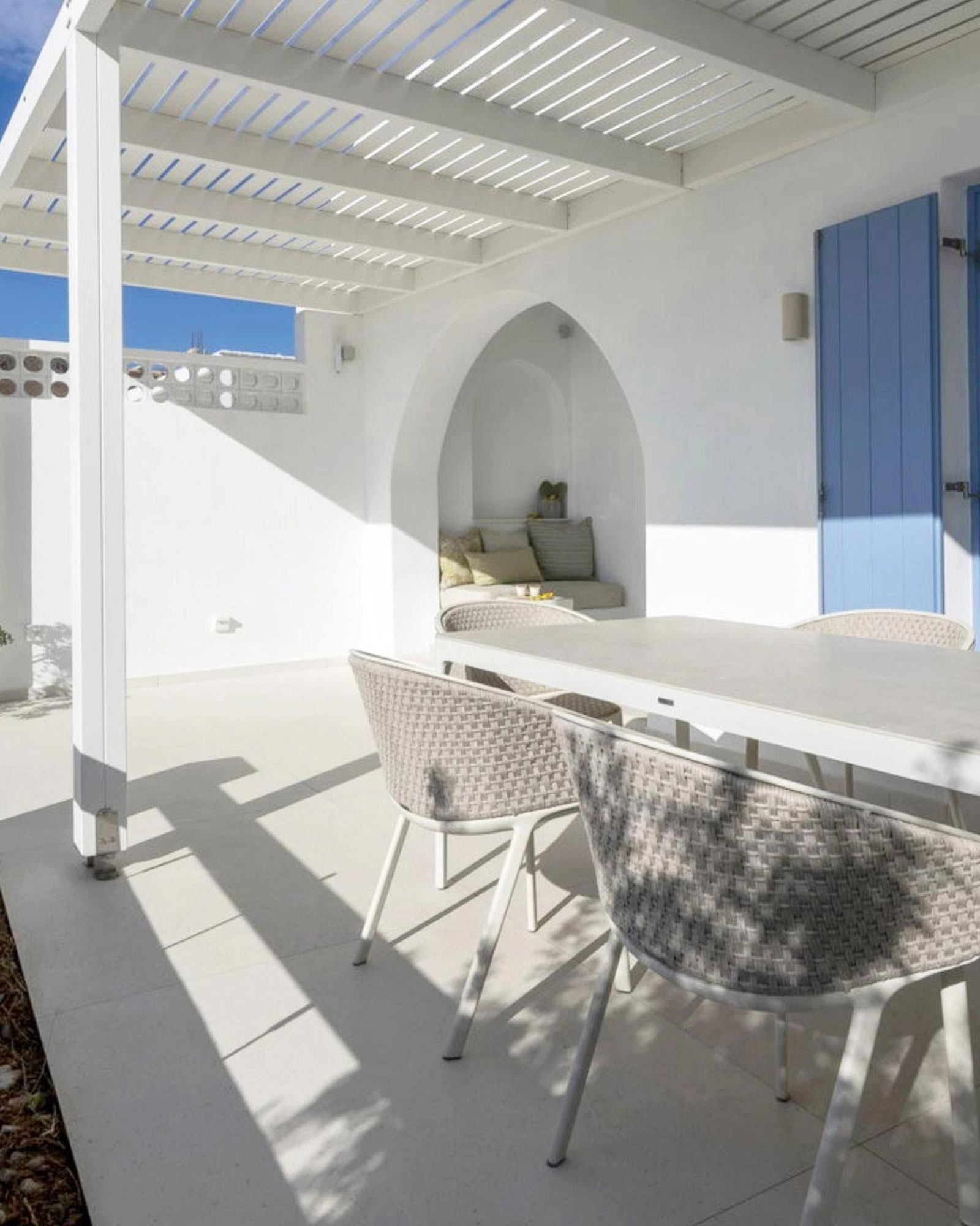 alas-astypalea_house_Astypalea-greece_A3_exterior-table.jpg