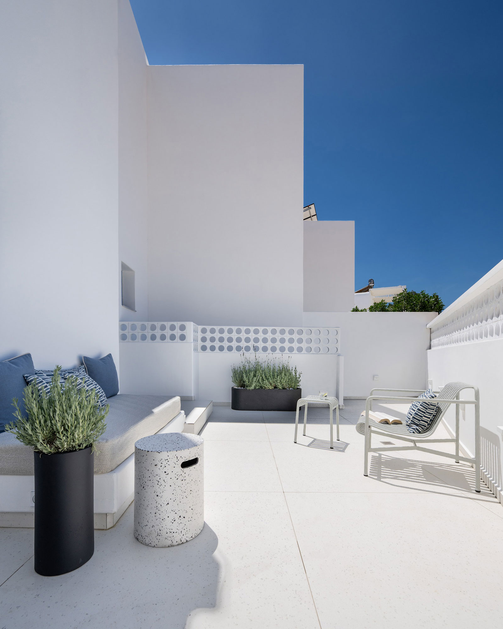 alas-astypalea_house_Astypalea-greece_A3_exterior-terrace-space.jpg