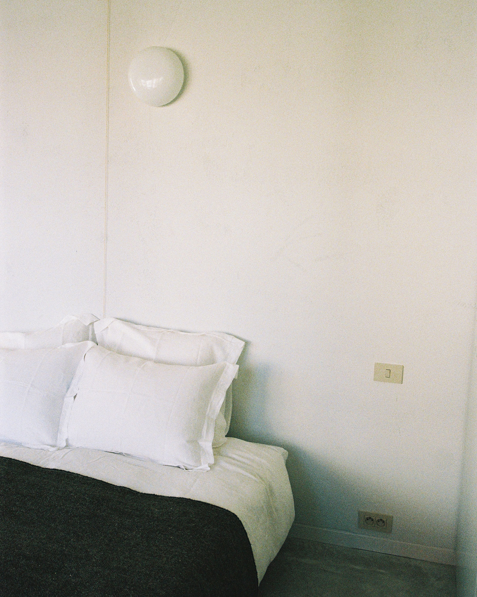 bautier-apartments_apartment_Bruxelles-belgium_cote-rue-interior-bed.jpg