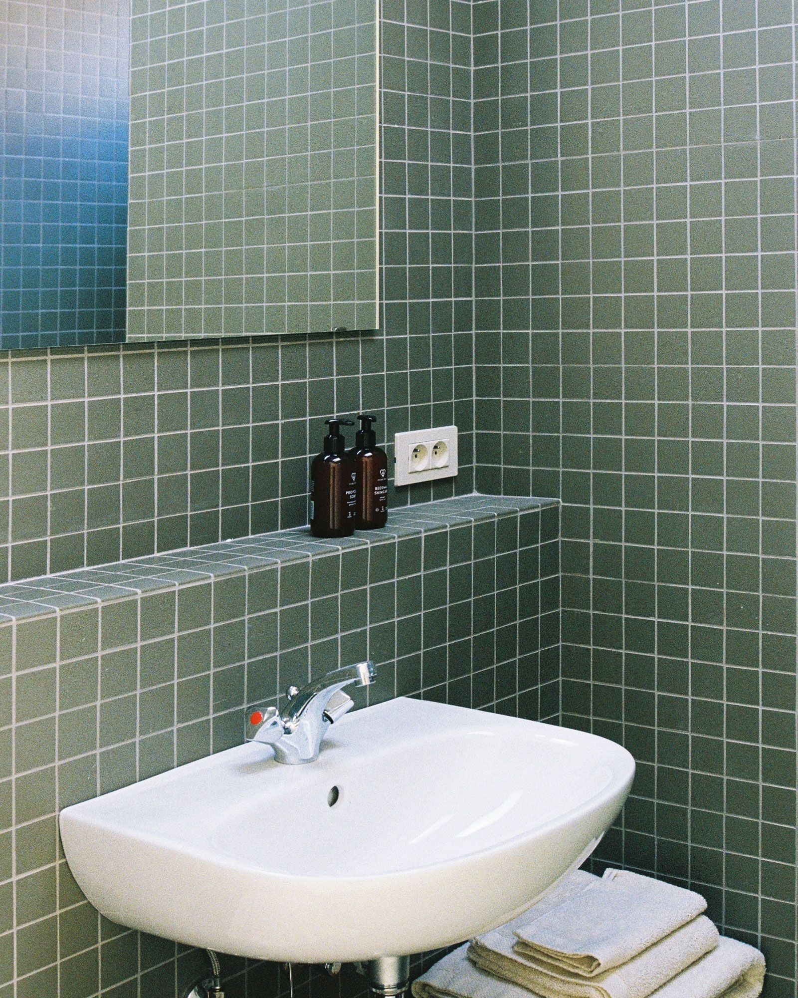 bautier-apartments_apartment_Bruxelles-belgium_cote-jardin-interior-bathroom-detail.jpg