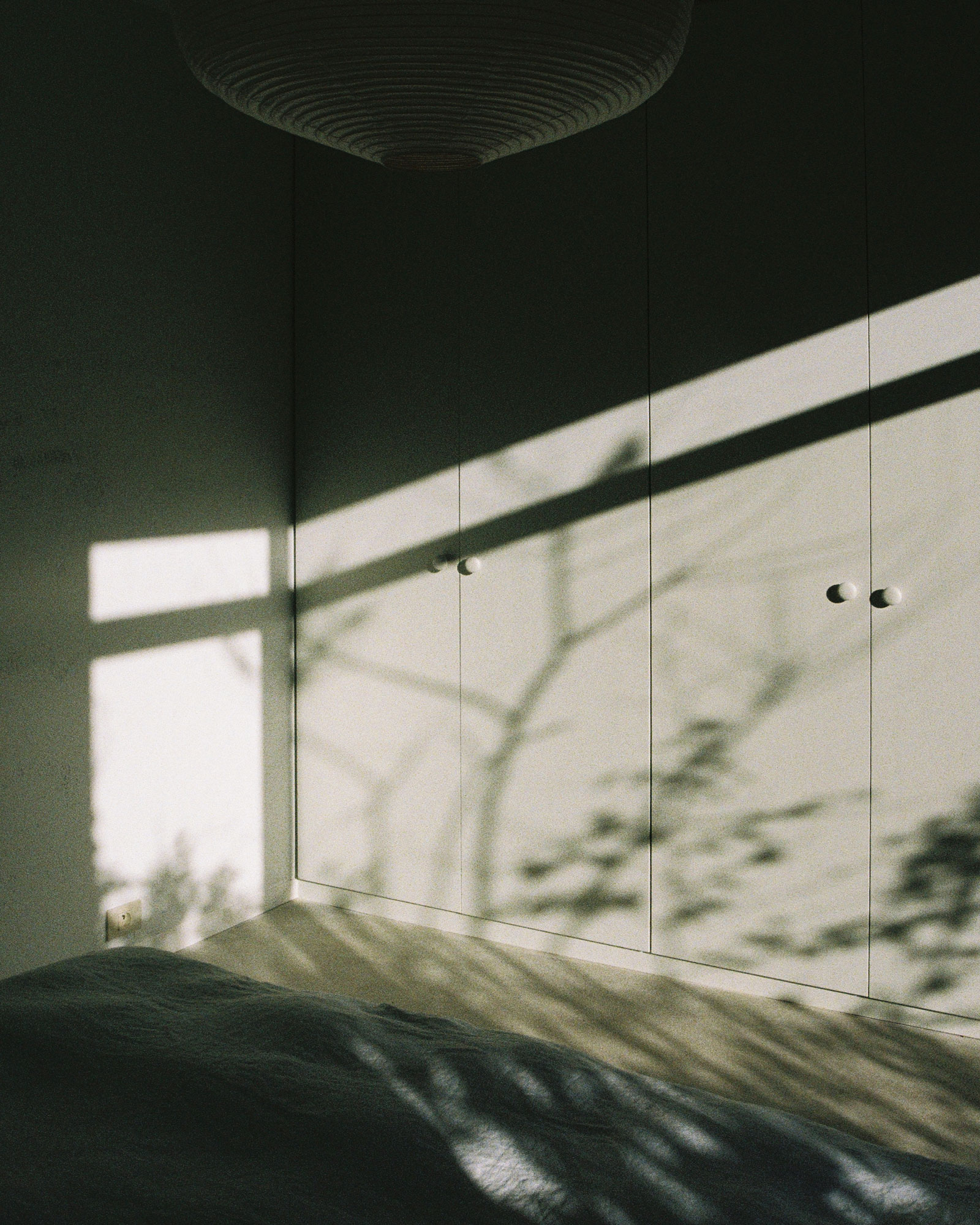 bautier-apartments_apartment_Bruxelles-belgium_cote-jardin-interior-bedroom-shadow.jpg