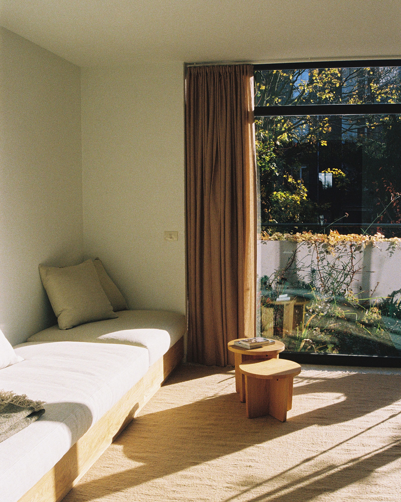bautier-apartments_apartment_Bruxelles-belgium_cote-jardin-interior-sofa.jpg