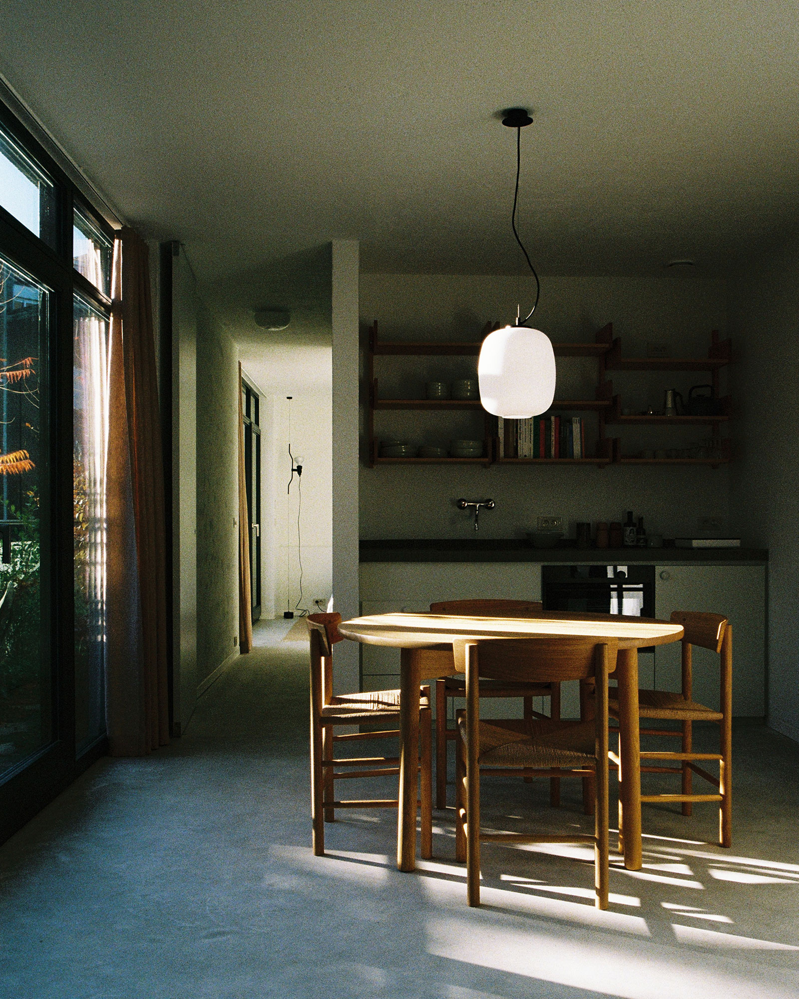 bautier-apartments_apartment_Bruxelles-belgium_cote-jardin-interior-table.jpg